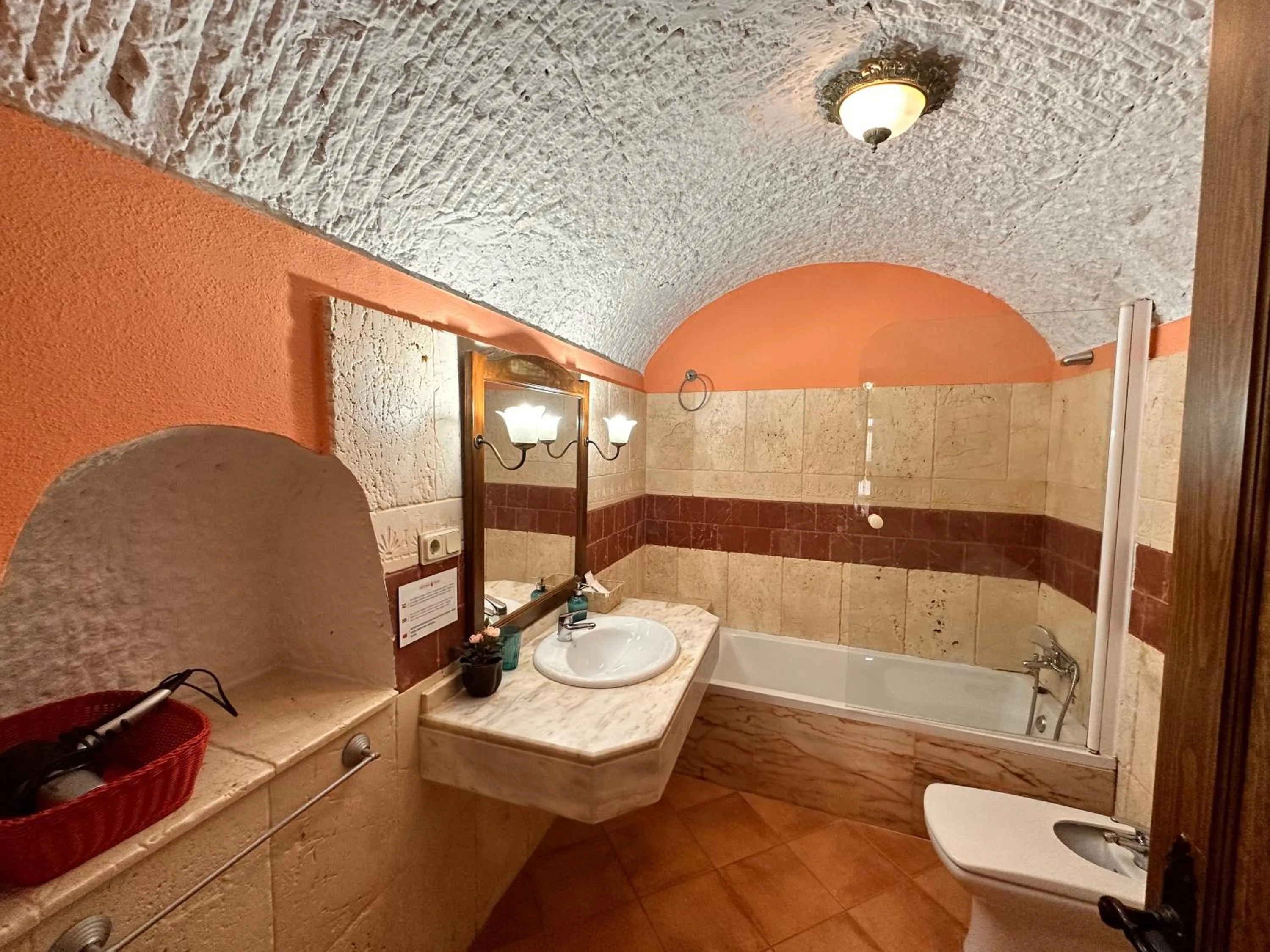 Bathroom in Cuevas La Granja