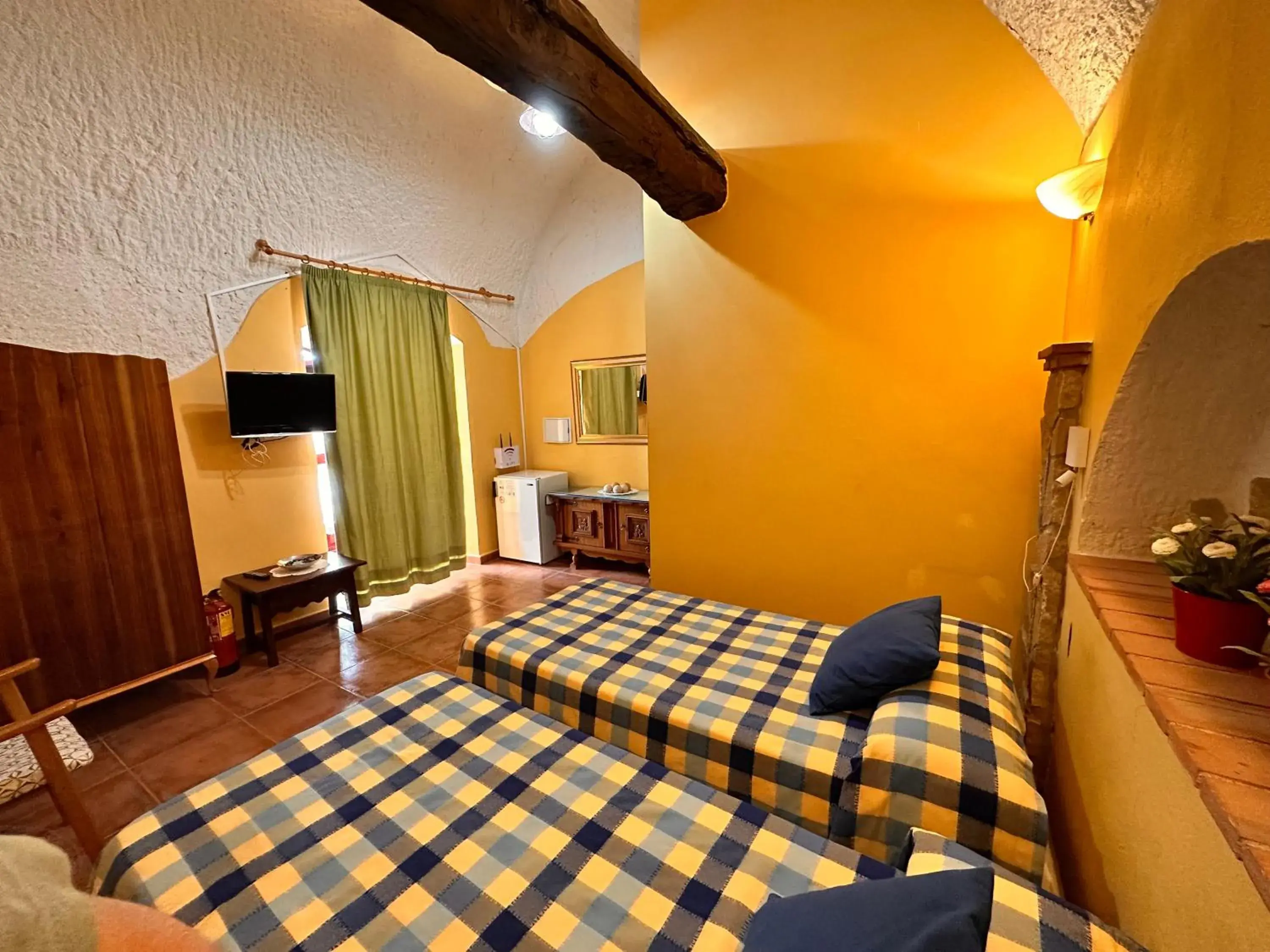 Twin Room in Cave in Cuevas La Granja Twin Room in Cave in Cuevas La Granja