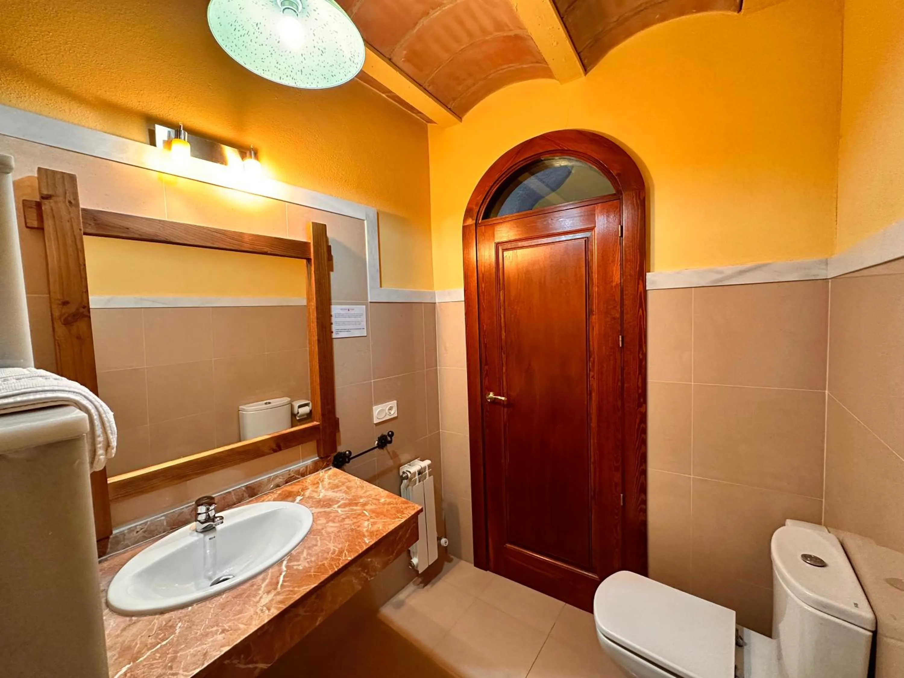 Shower in Cuevas La Granja