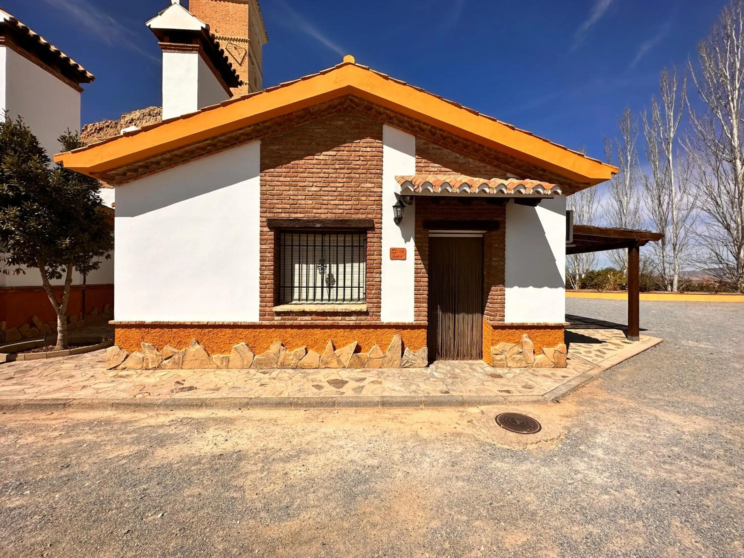 Facade/entrance in Cuevas La Granja