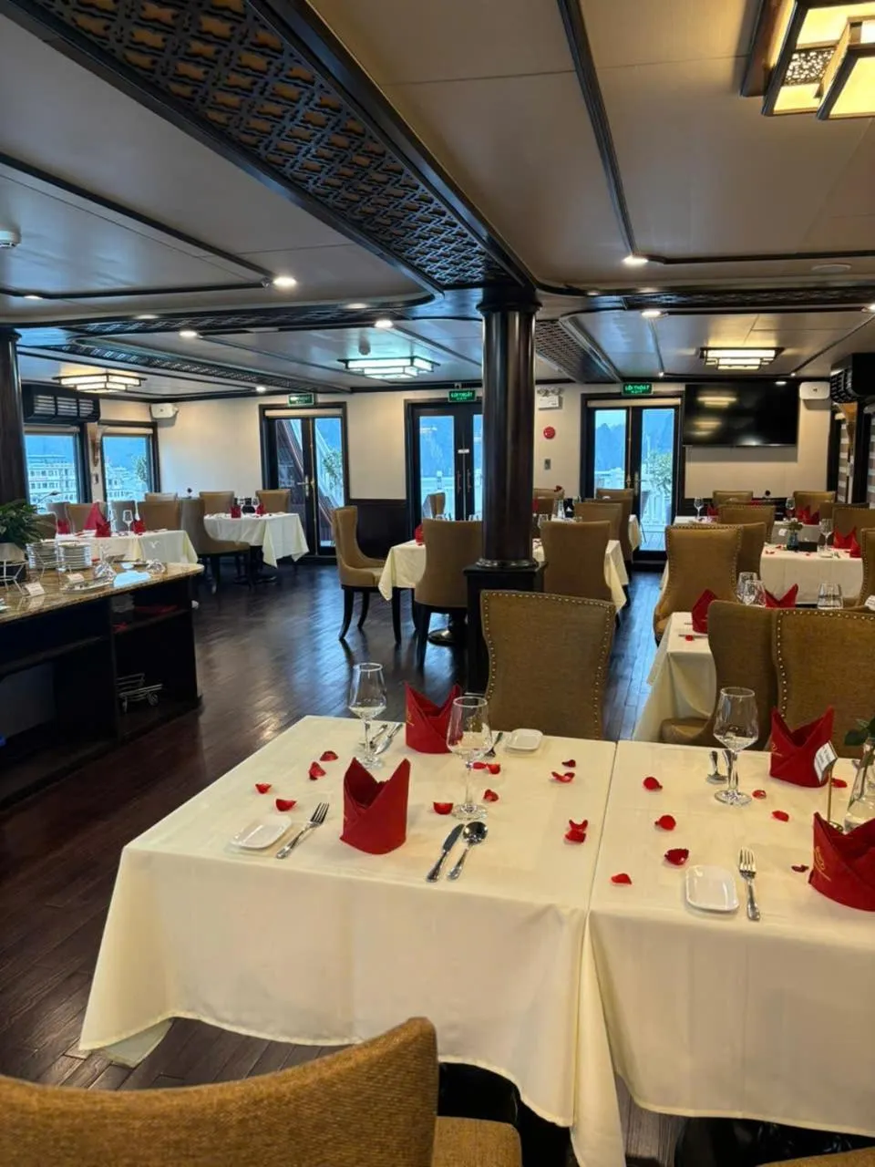 Restaurant/places to eat in Arcady Boutique Cruise