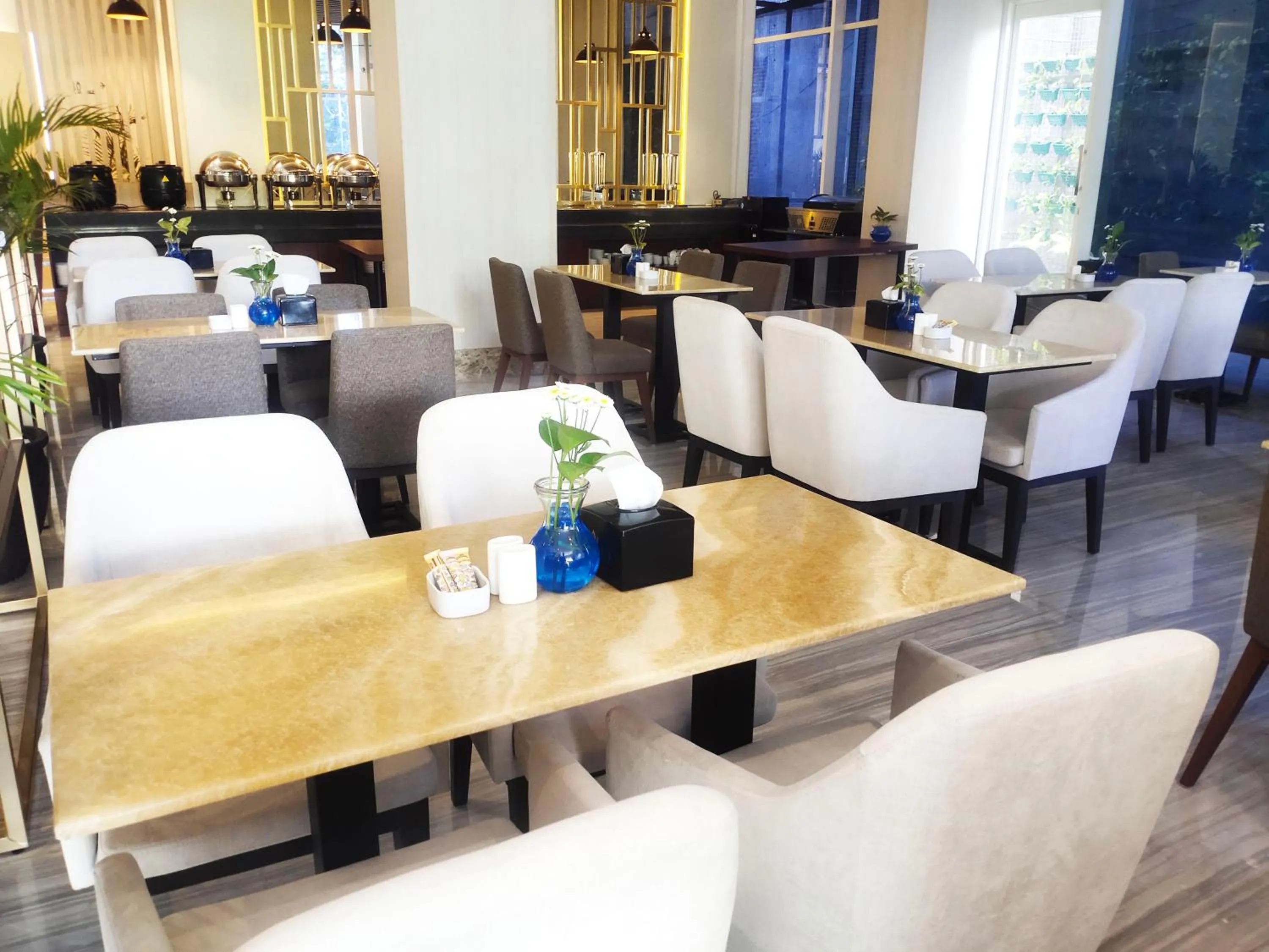 Restaurant/places to eat in Surabaya River View Hotel