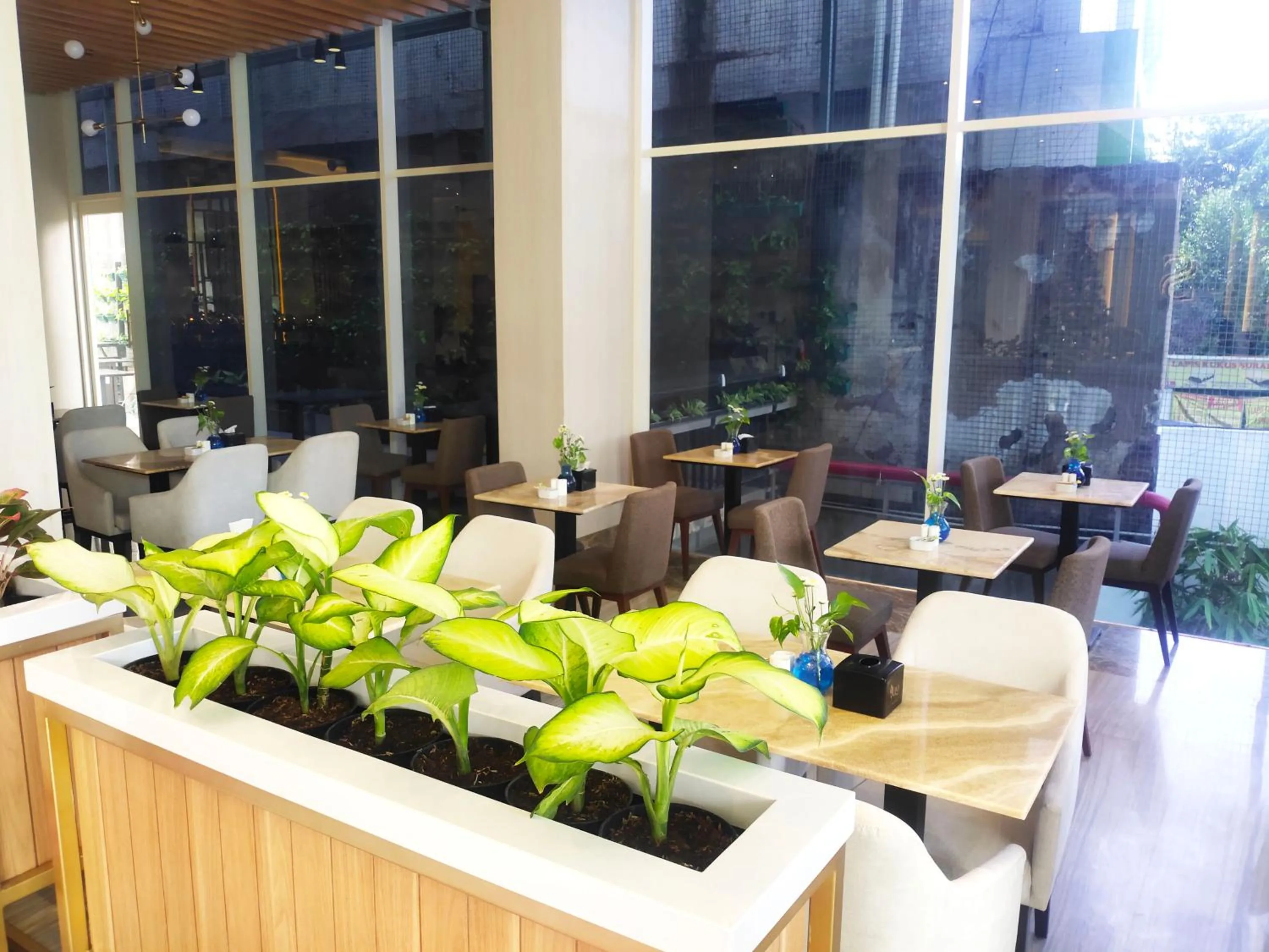 Restaurant/places to eat in Surabaya River View Hotel