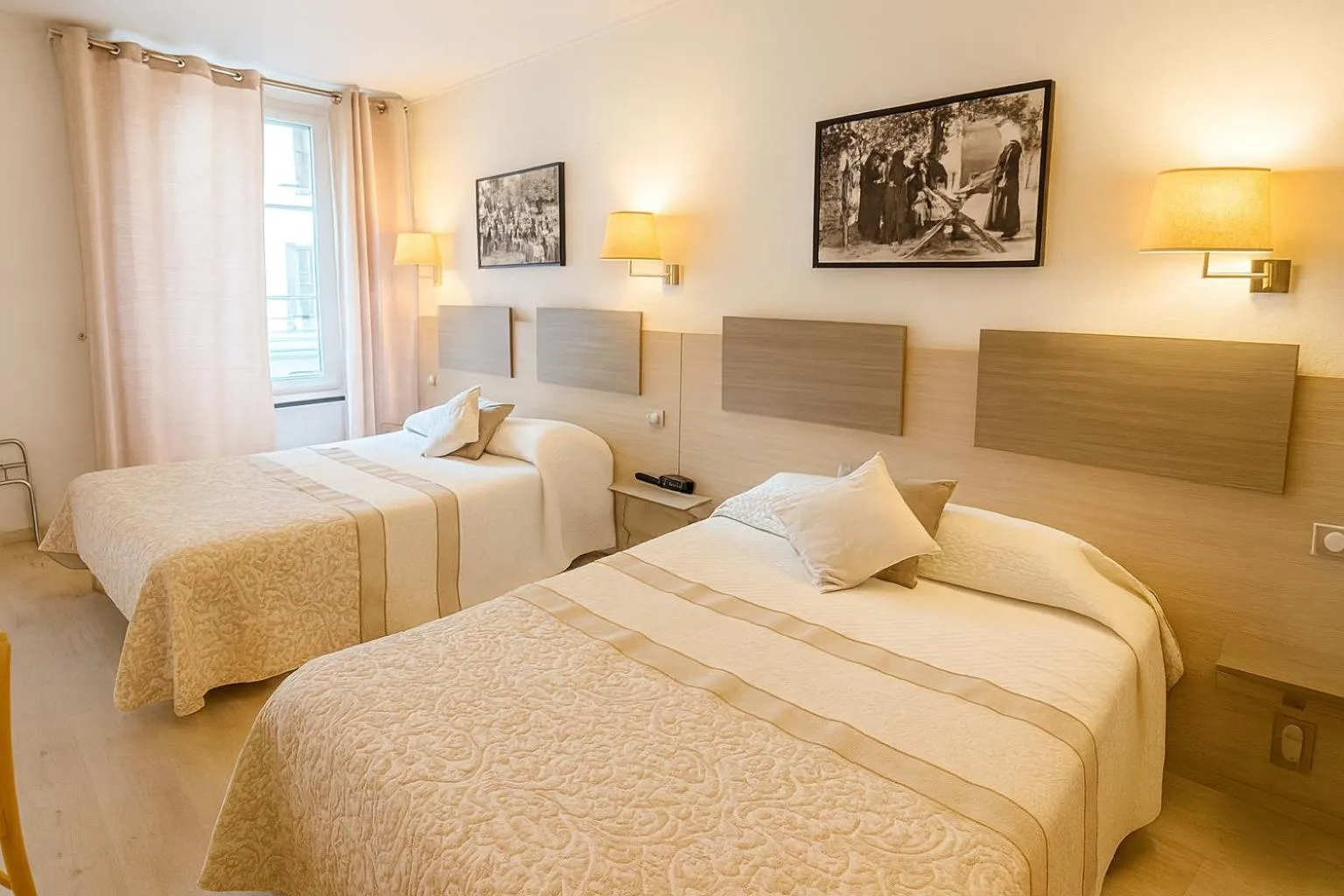 Bed in Hôtel du Nord