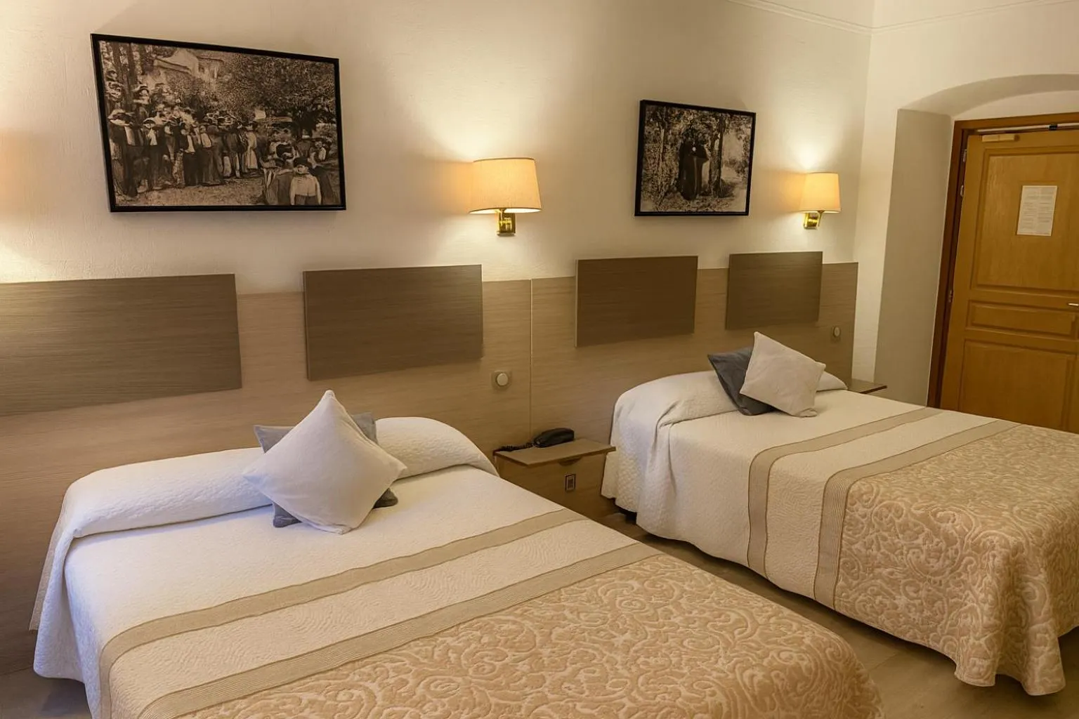 Bed in Hôtel du Nord