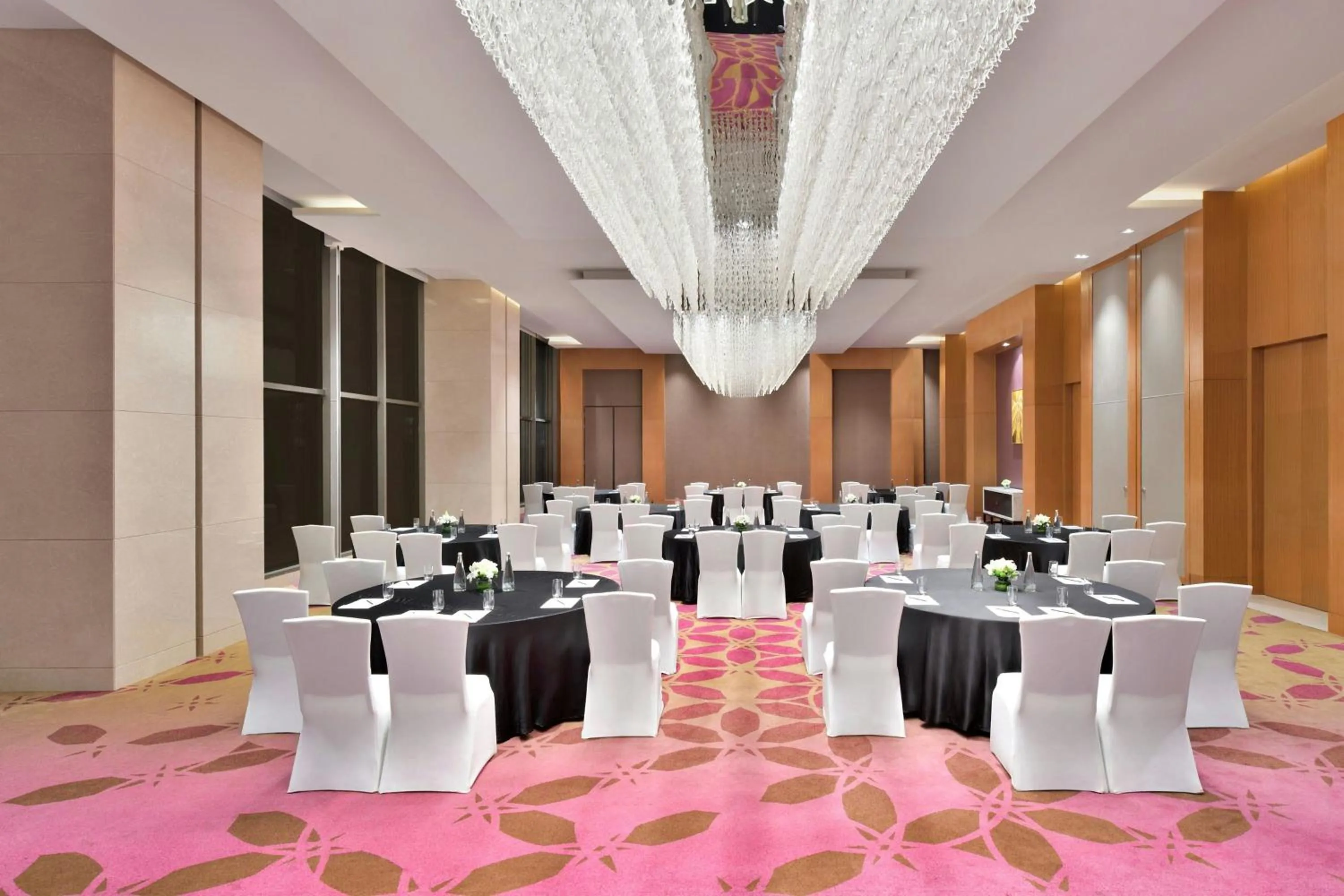Meeting/conference room in Courtyard by Marriott Navi Mumbai