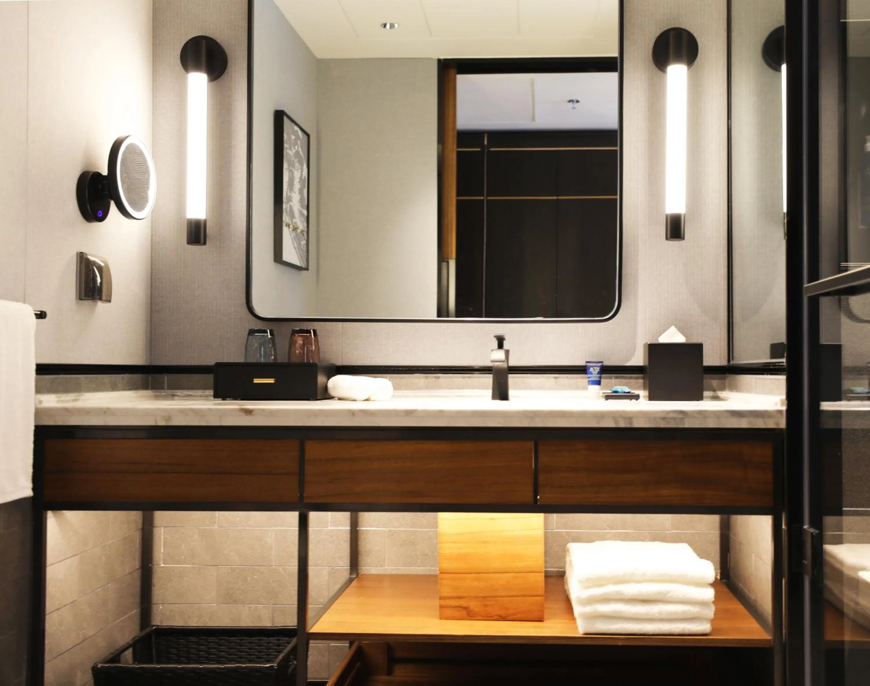 Bathroom in Four Points by Sheraton Yiyang