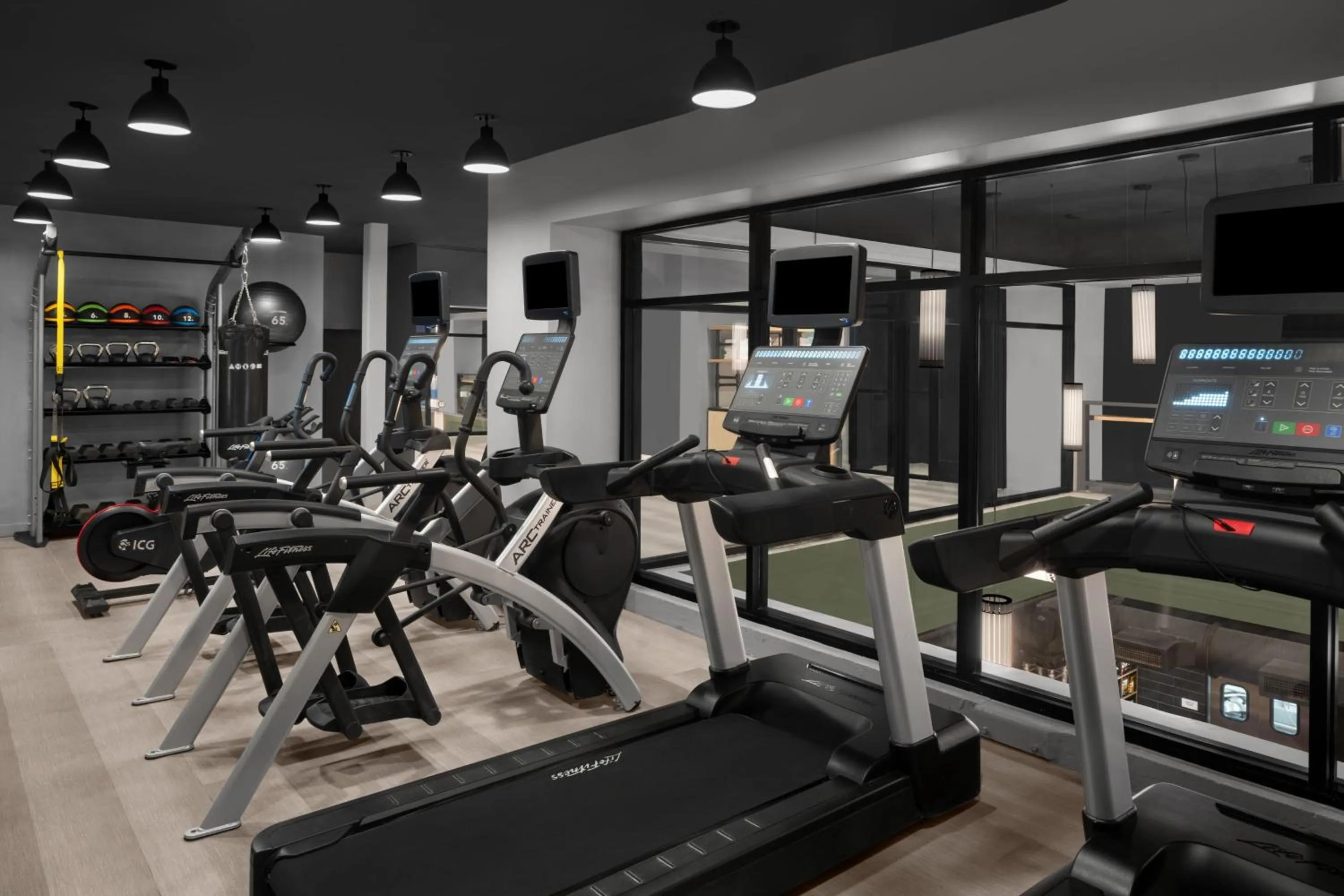 Fitness centre/facilities in Moxy Houston Downtown