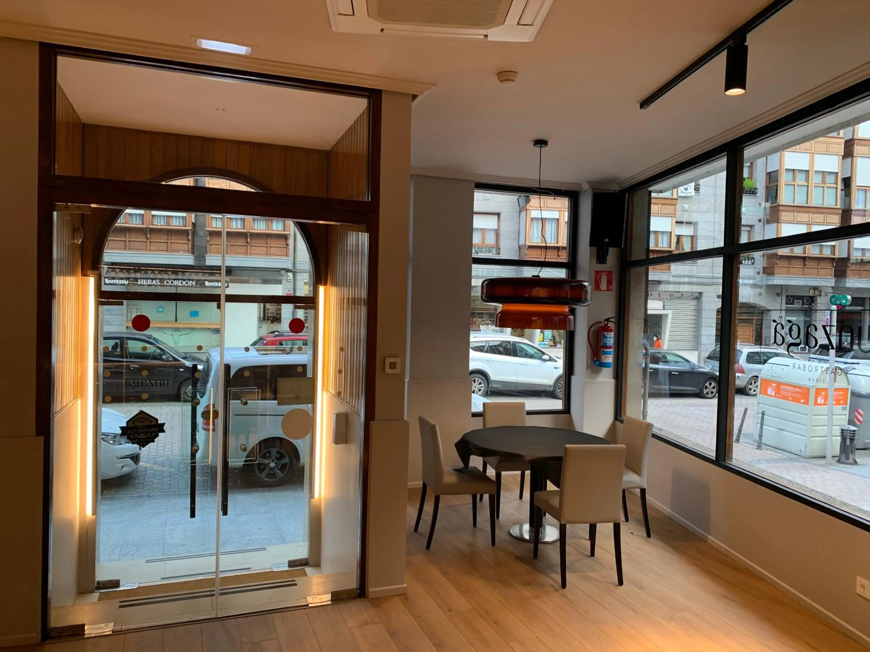 Lounge or bar in Hotel Unzaga Plaza