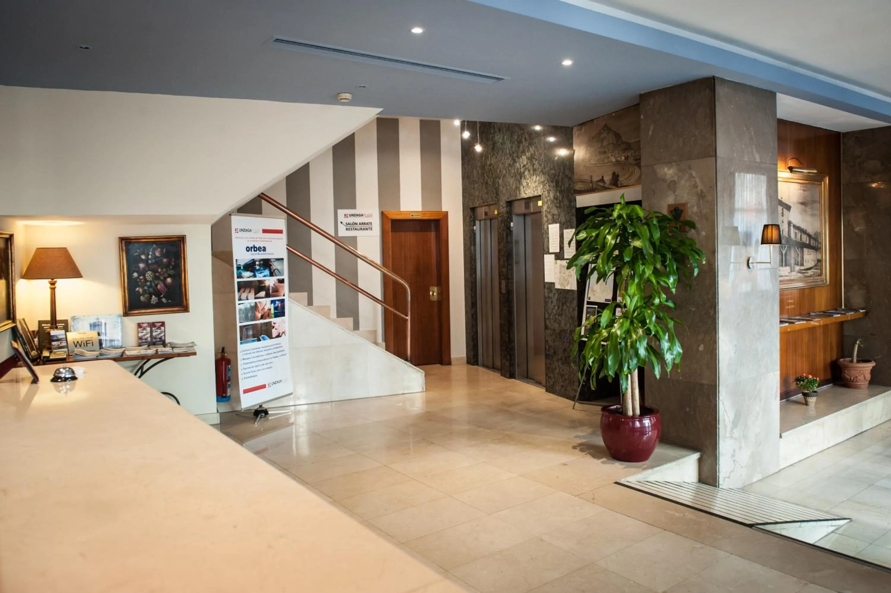 Lobby or reception in Hotel Unzaga Plaza