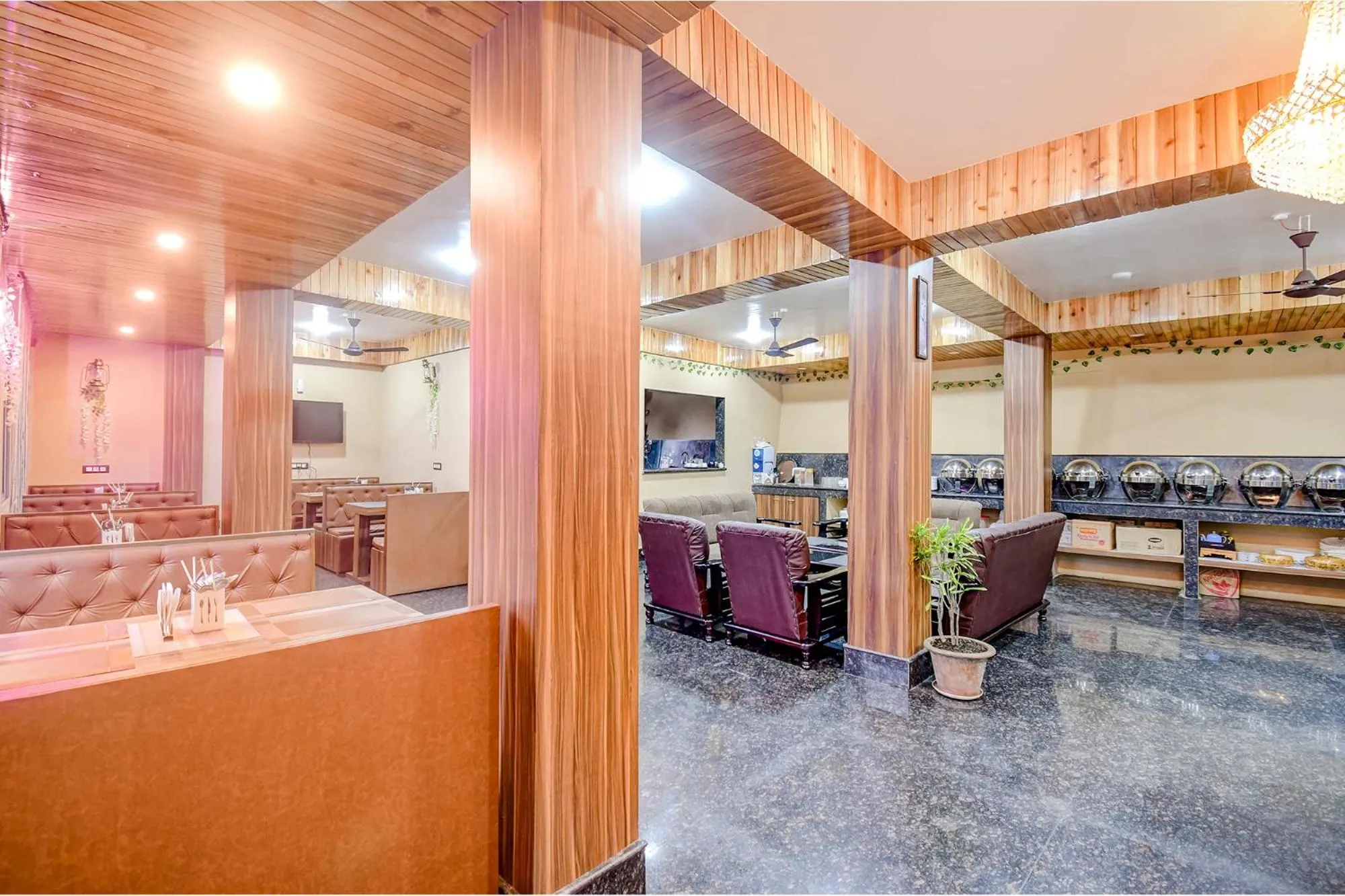 Restaurant/places to eat in FabHotel Rikhila's Regency