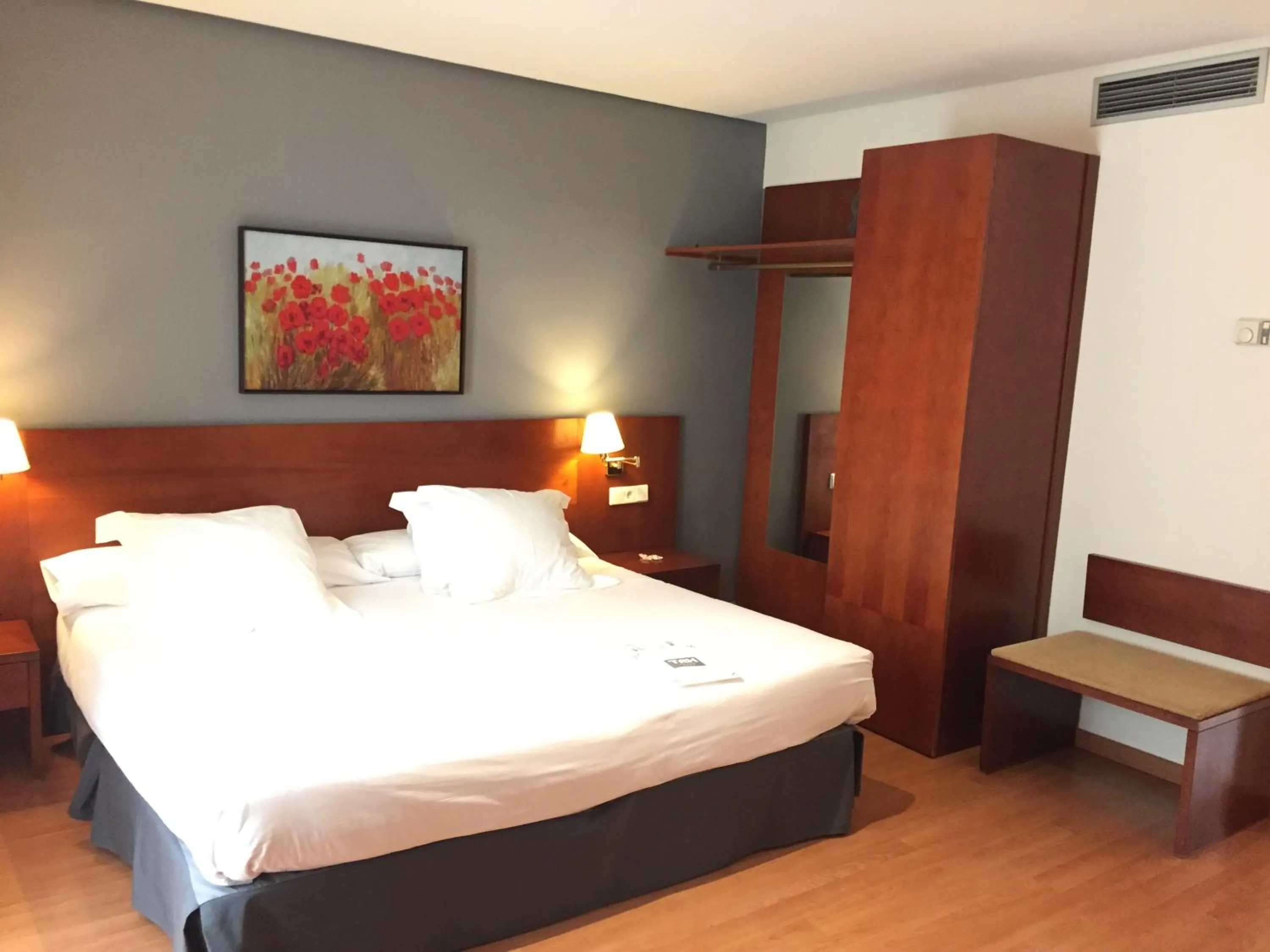 Photo of the whole room, Bed in TRH Ciudad de Baeza
