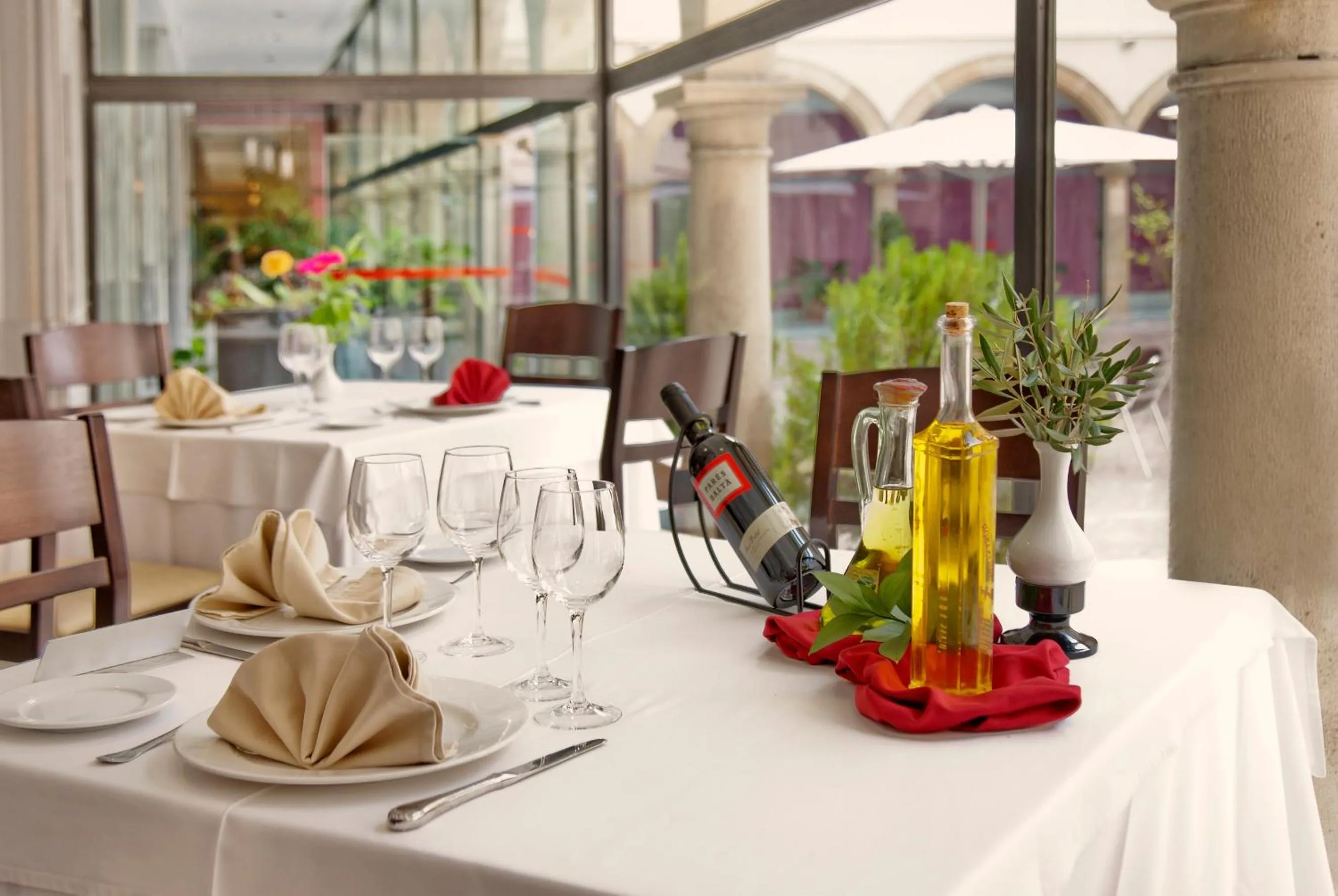 Restaurant/places to eat in TRH Ciudad de Baeza