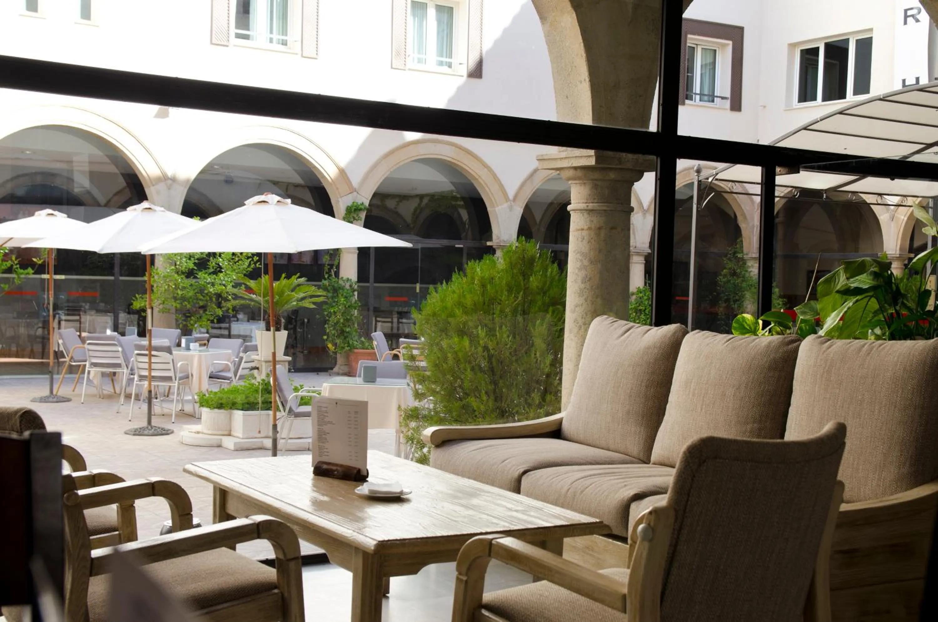 Lounge or bar in TRH Ciudad de Baeza