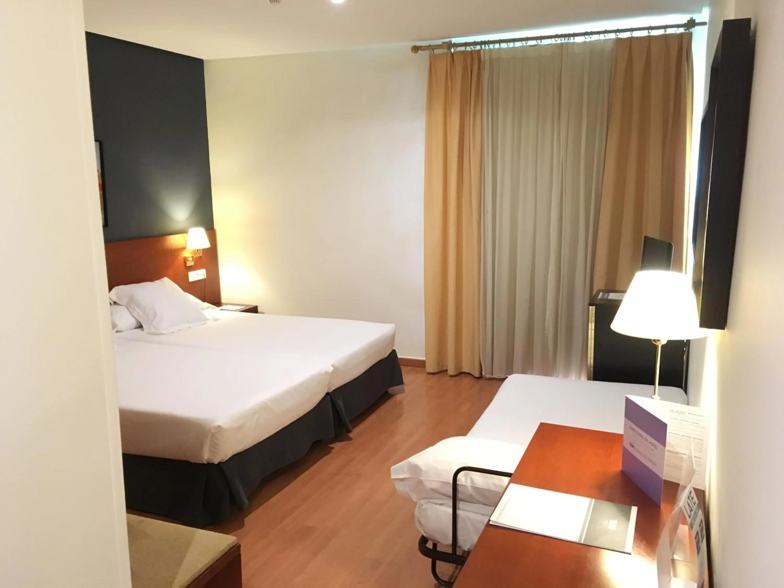 Photo of the whole room, Bed in TRH Ciudad de Baeza