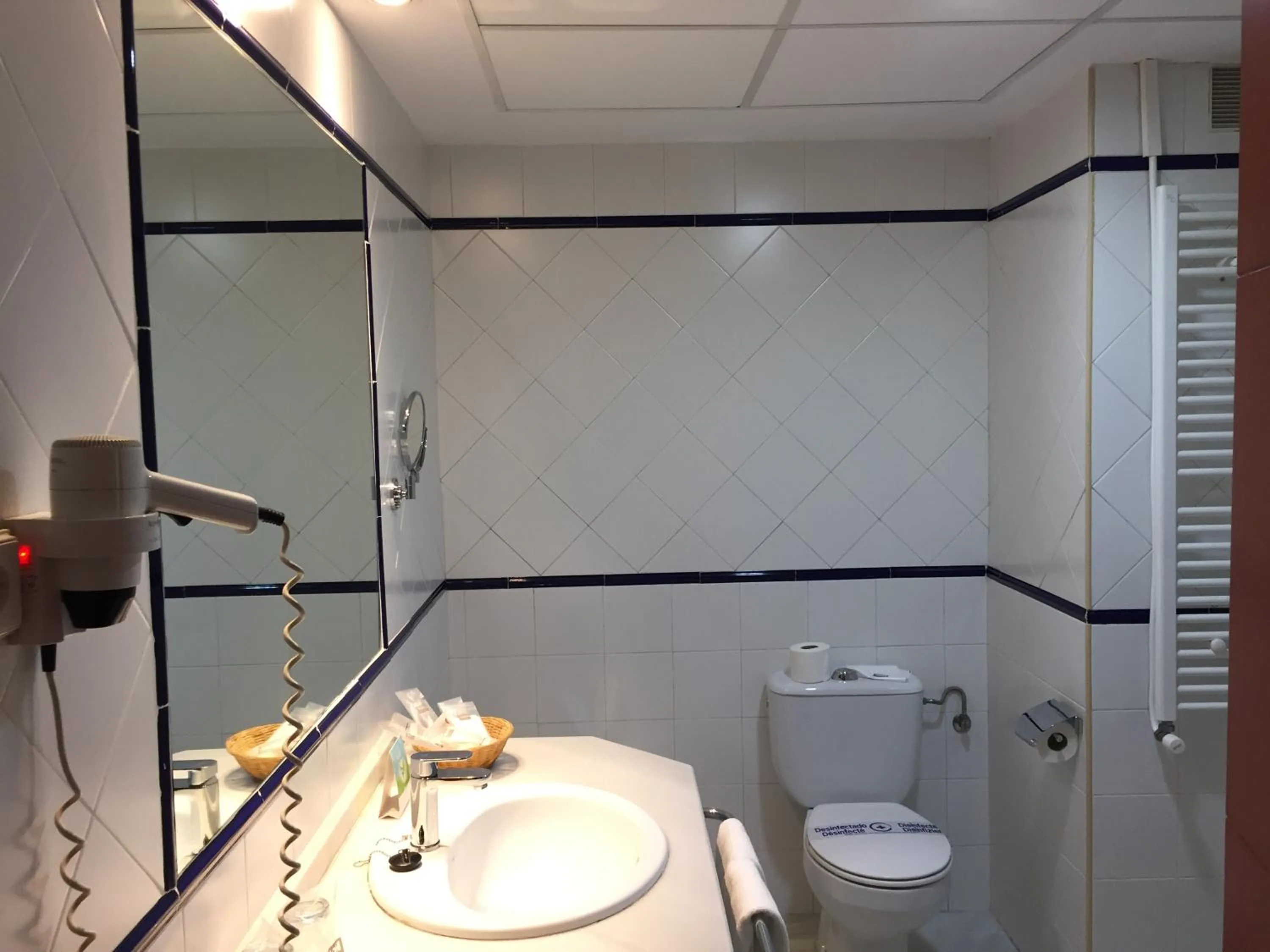 Bathroom in TRH Ciudad de Baeza