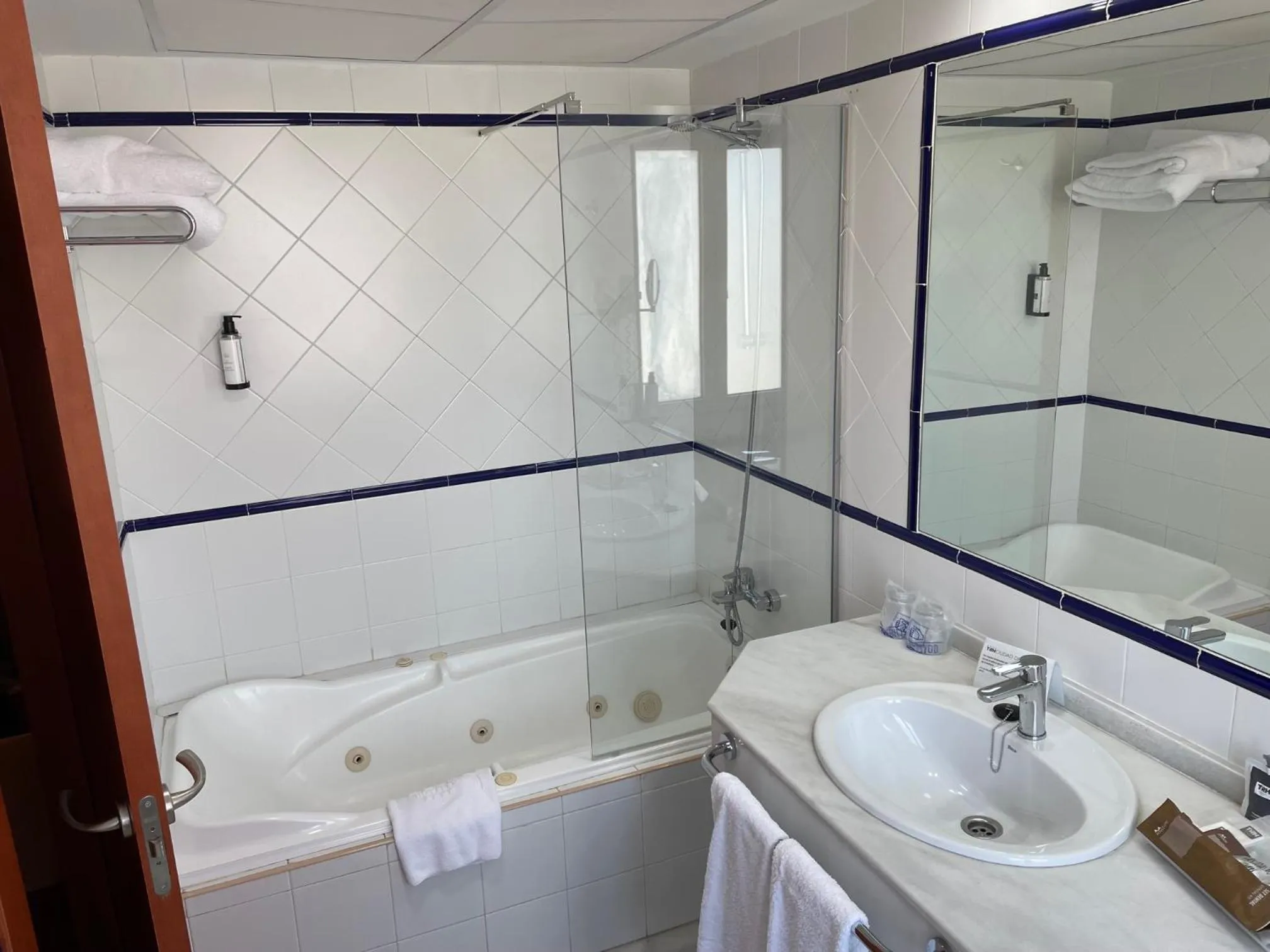 Bath in TRH Ciudad de Baeza