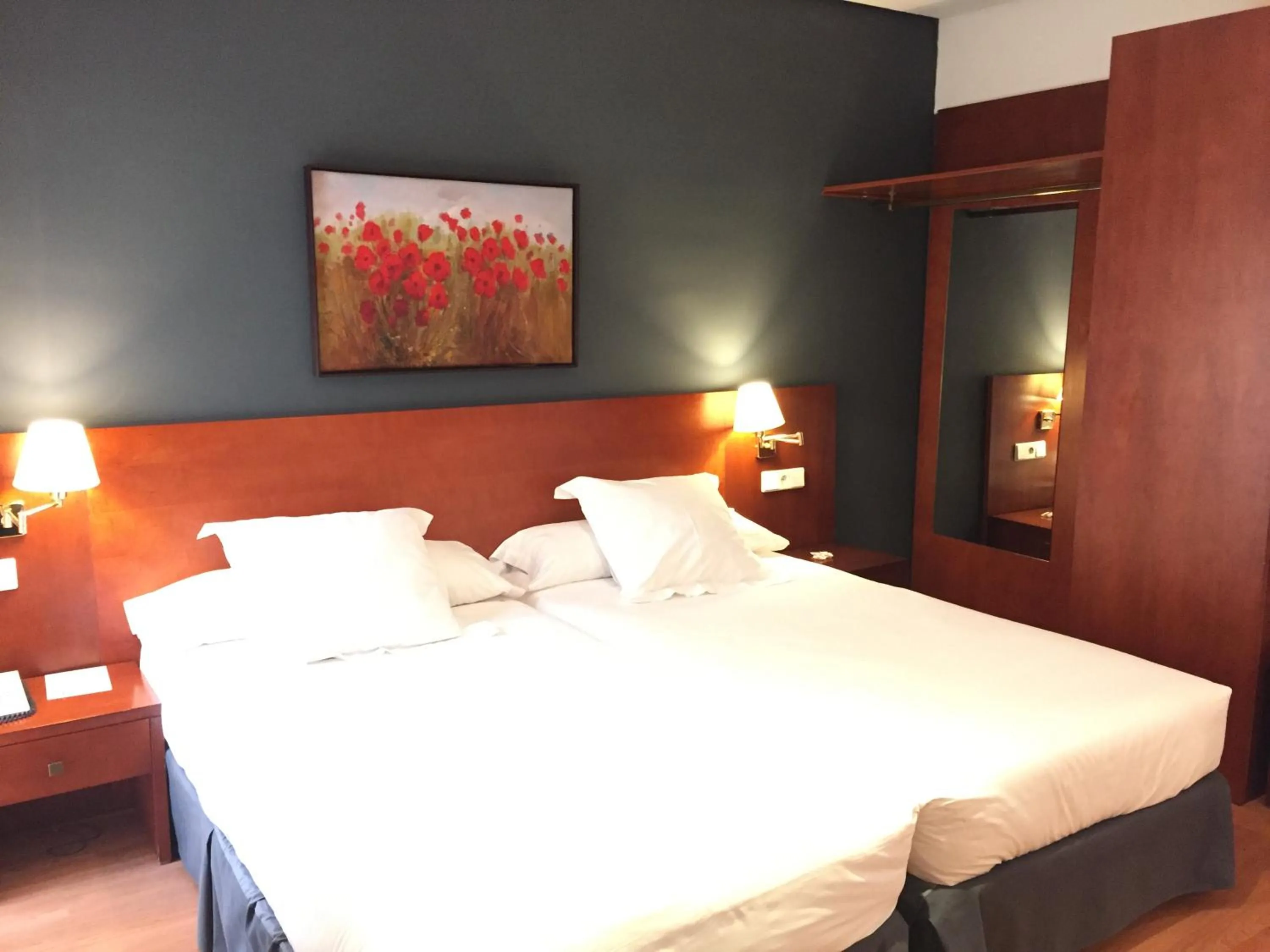 Photo of the whole room, Bed in TRH Ciudad de Baeza