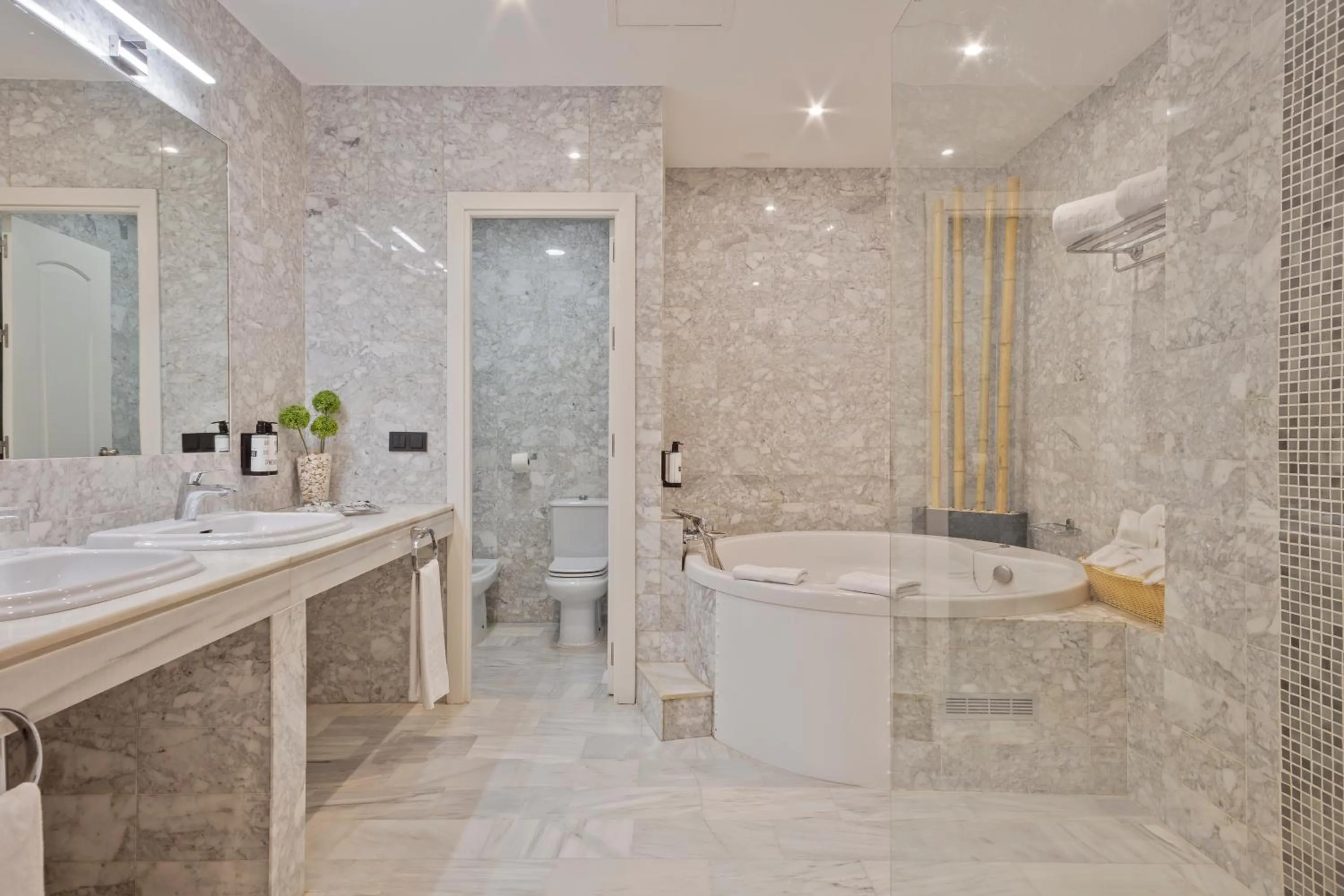 Bath in Hotel TRH La Motilla