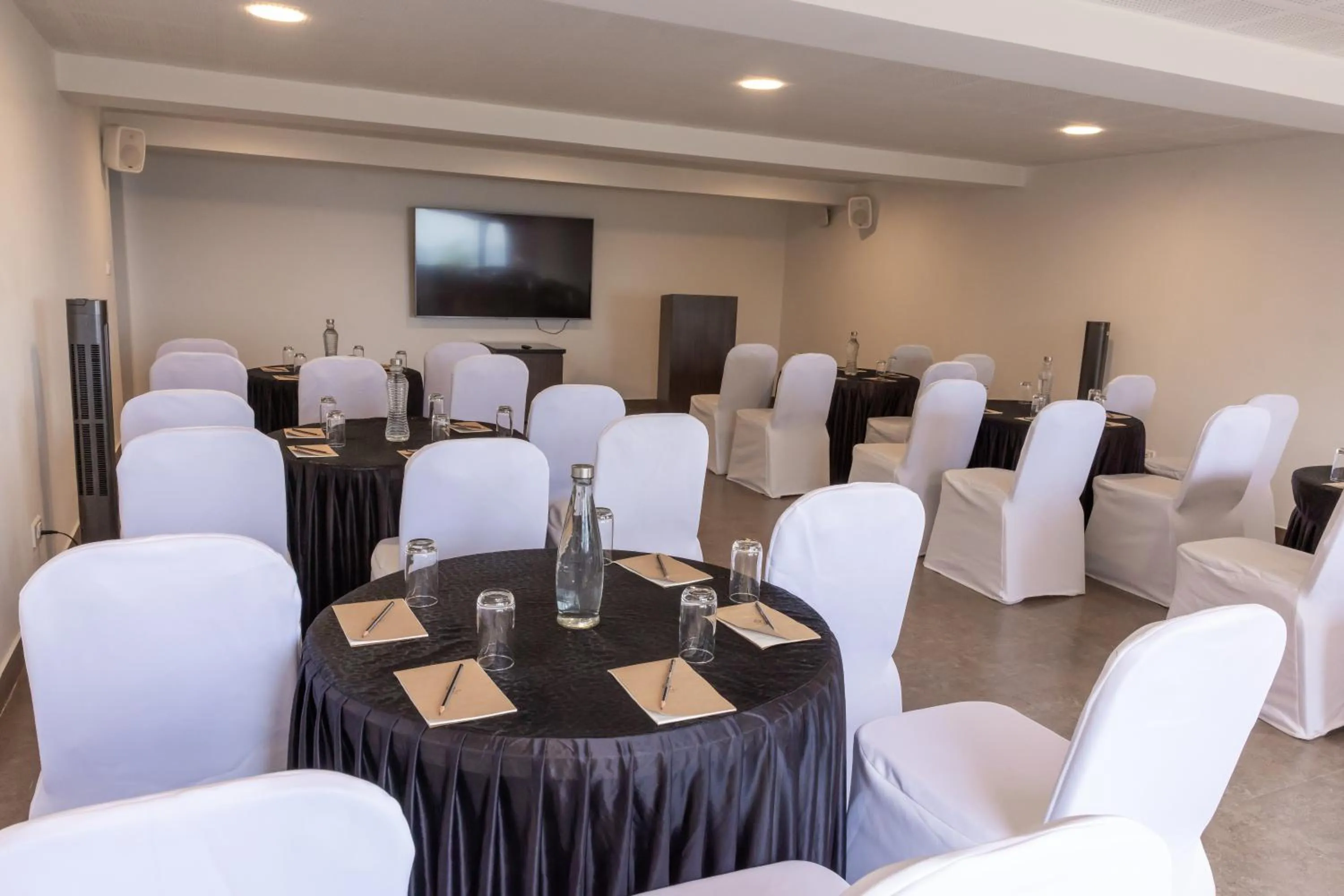 Meeting/conference room in Dvara Luxury Resort Kodaikanal