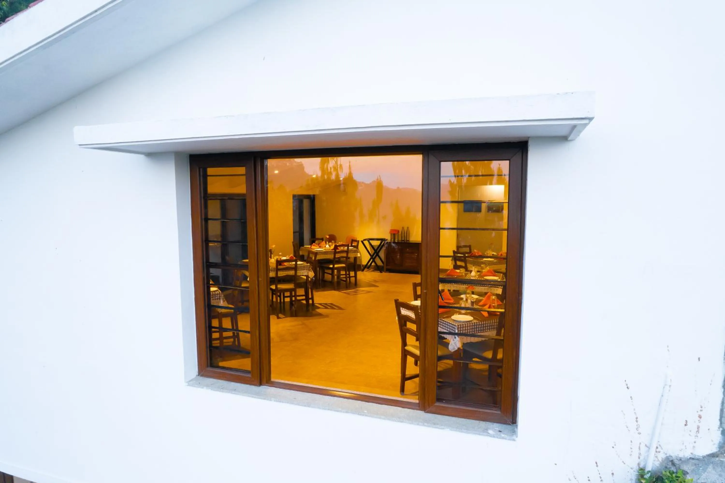 Restaurant/places to eat in Dvara Luxury Resort Kodaikanal