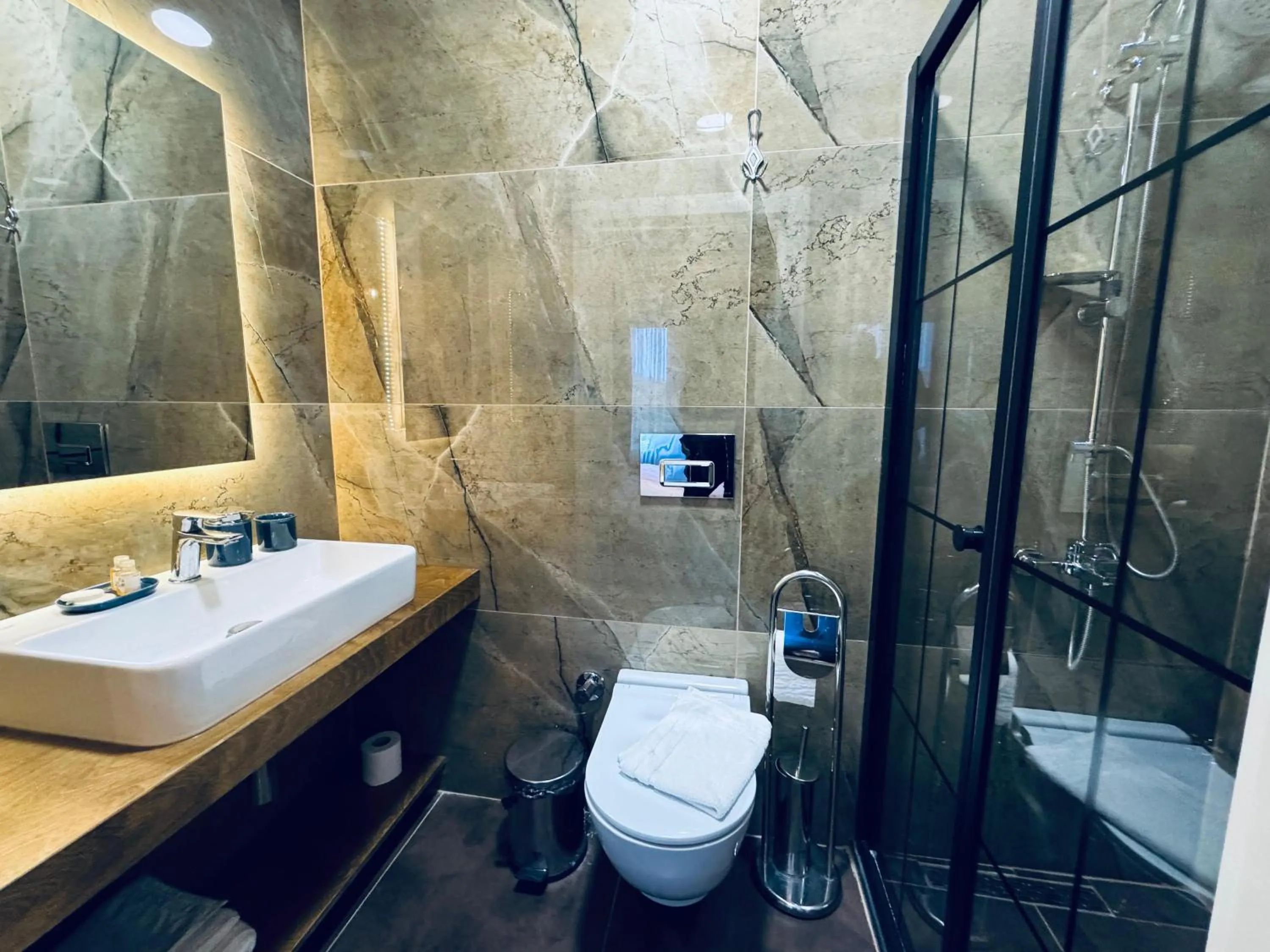 Shower in Istanbul Airport Treekos Suite Hotel