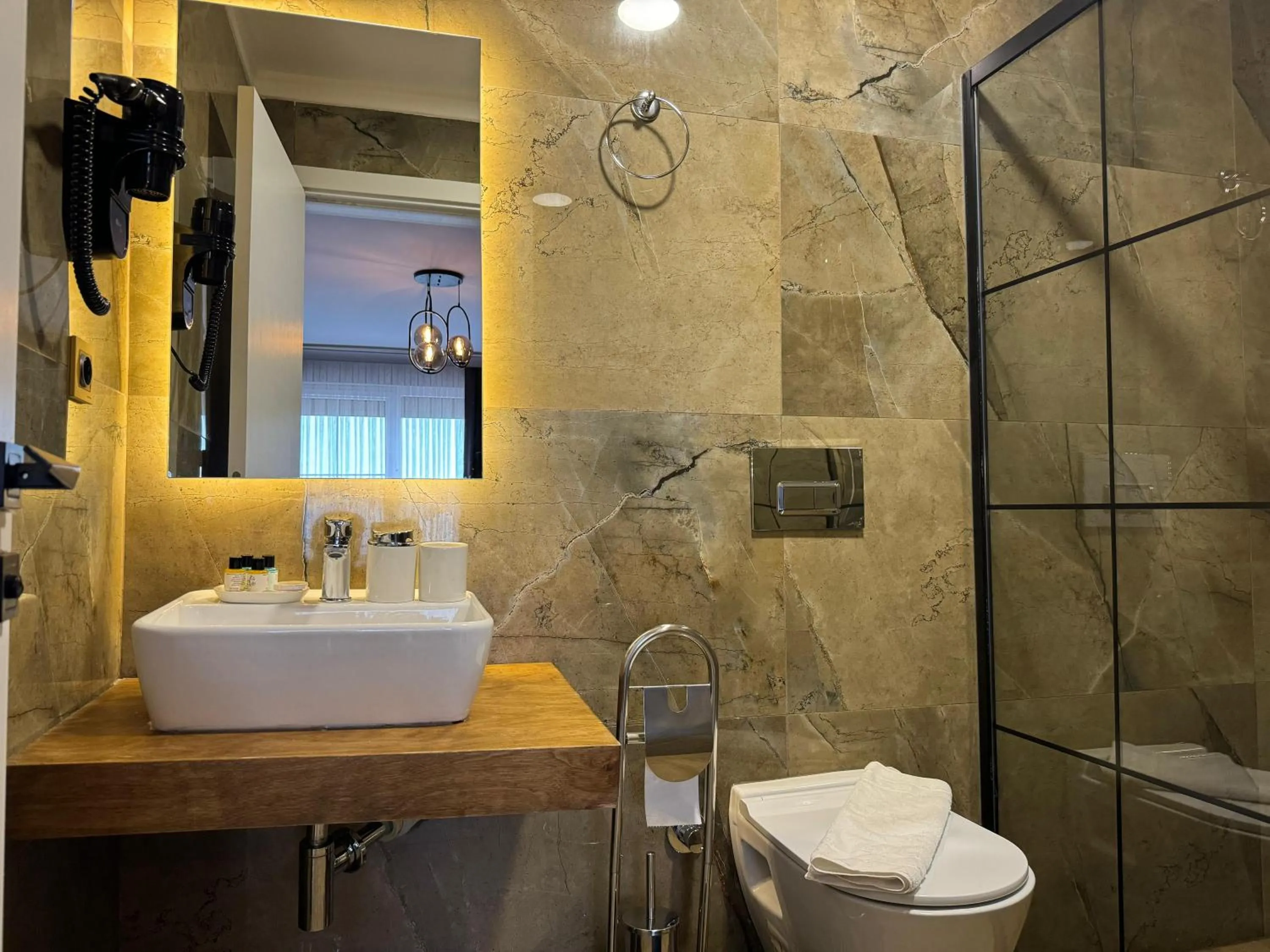 Shower in Istanbul Airport Treekos Suite Hotel