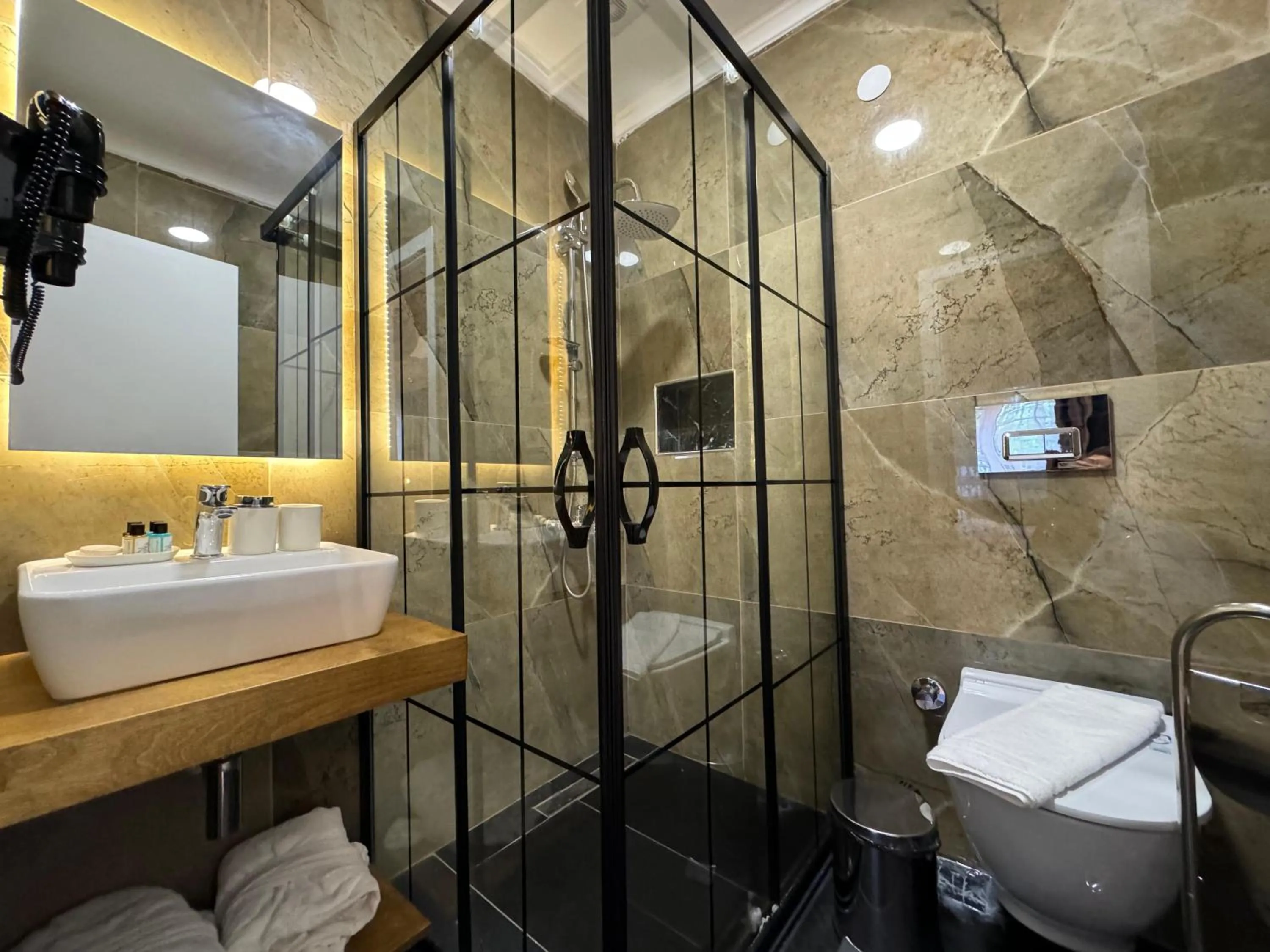 Shower in Istanbul Airport Treekos Suite Hotel