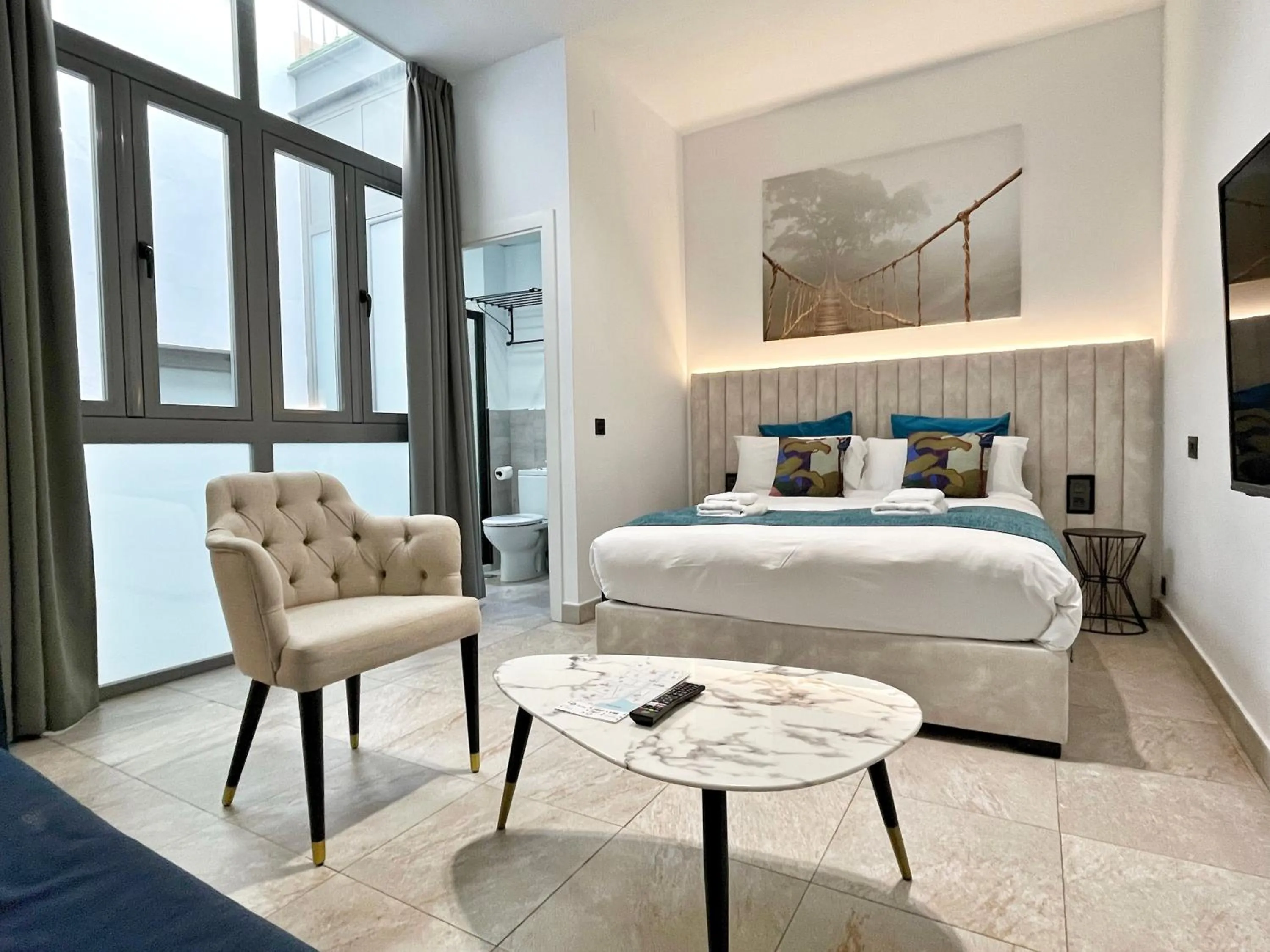 Photo of the whole room, Bed in Tennessee Urban Suites