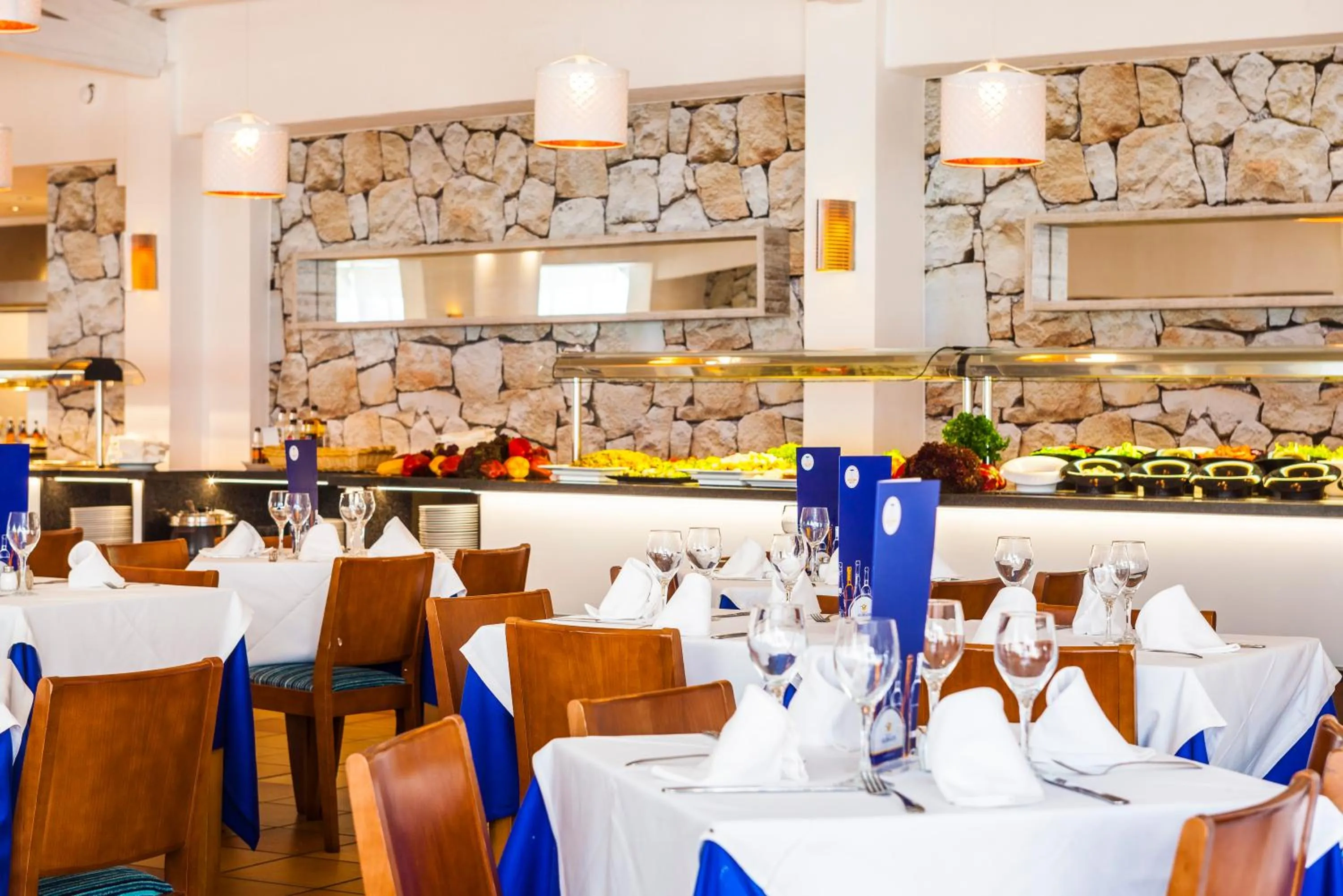 Restaurant/places to eat in Globales Bouganvilla
