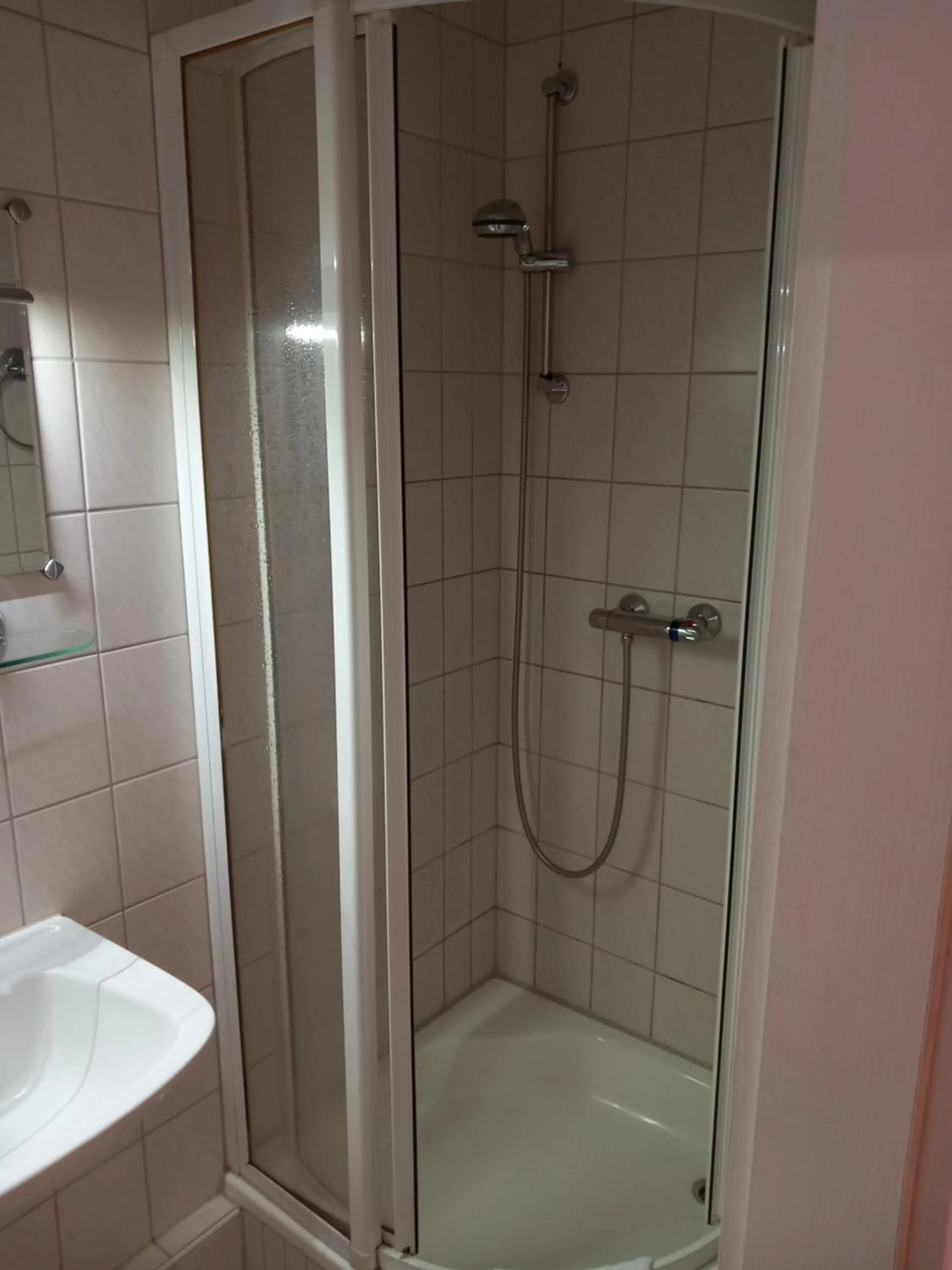 Shower in Hotel Eintracht