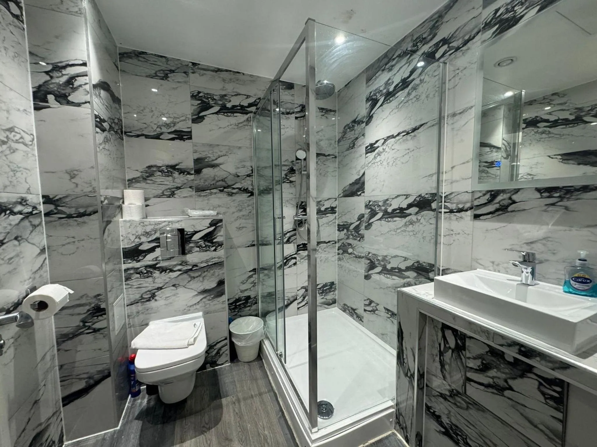 Bathroom in Ilford Grand Hotel