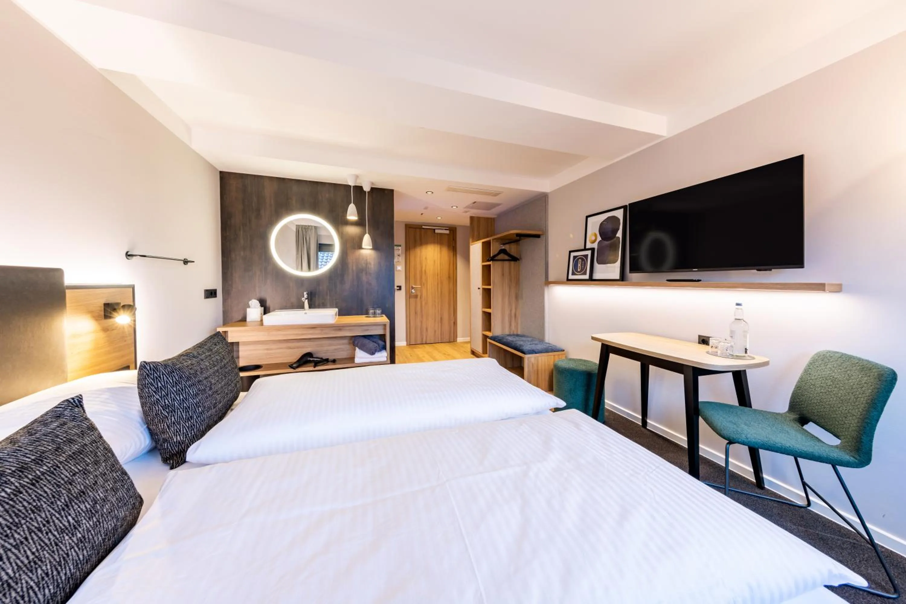 Photo of the whole room, Bed in BOLLWERK Lifestyle Hotel, automatisiertes Hotel mit Self Check In