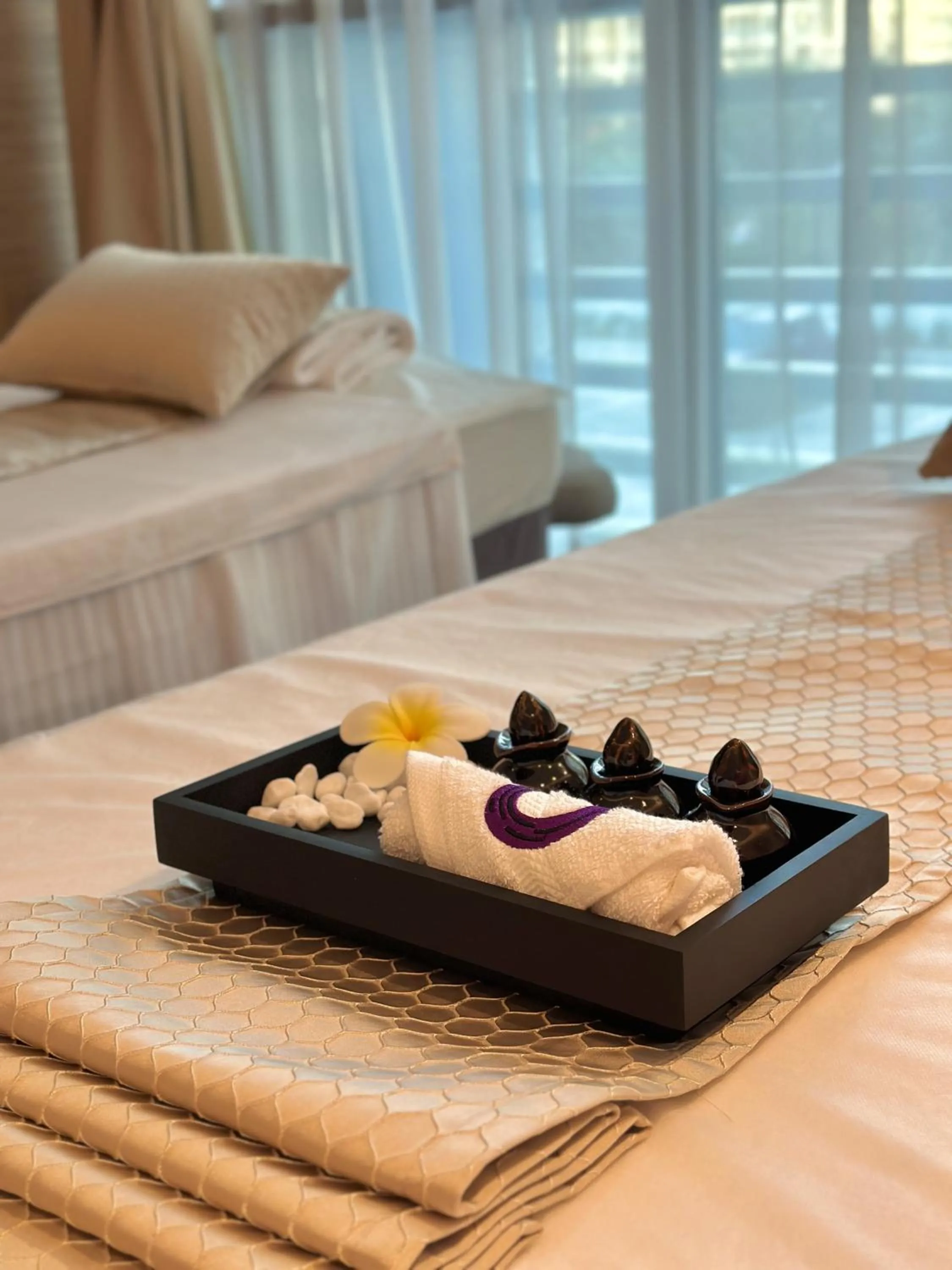 Spa and wellness centre/facilities, Bed in NH Collection Dubai The Palm