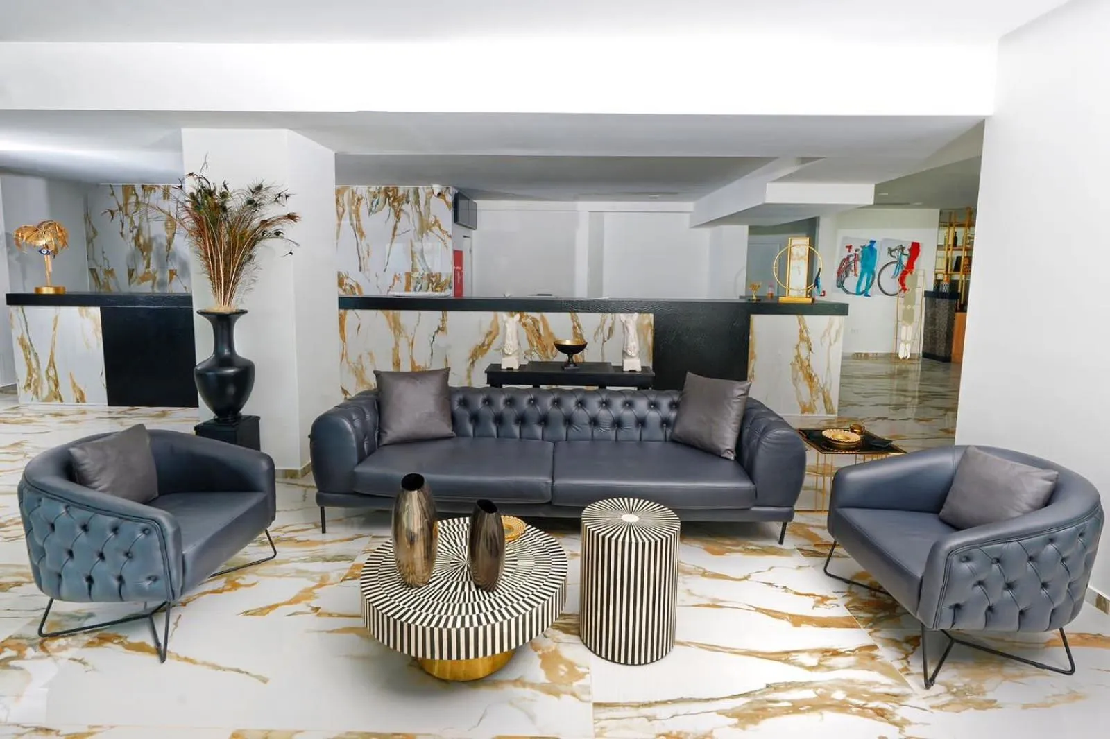 Communal lounge/ TV room in Mythical Coast Wellness Retreat