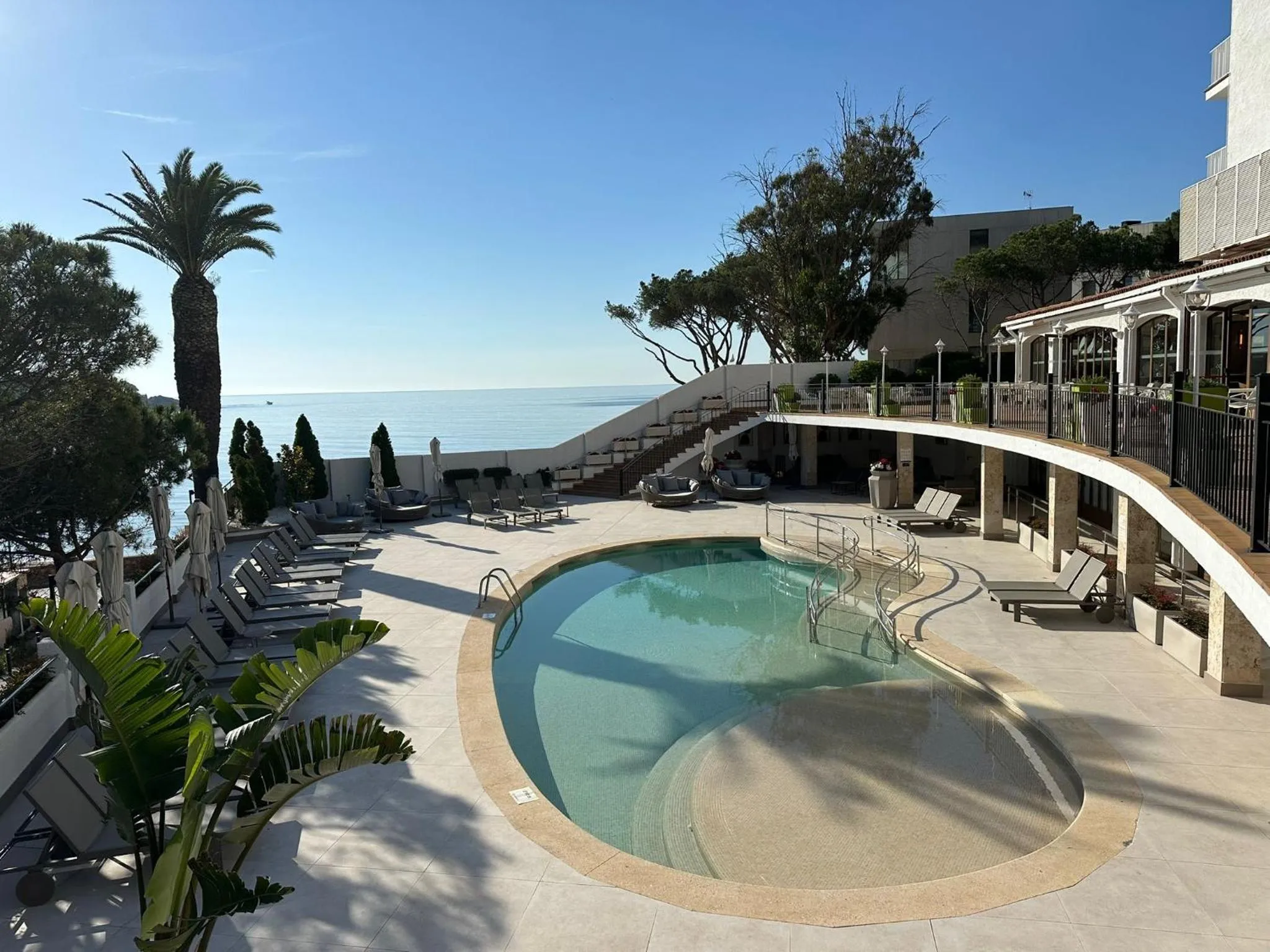 Swimming pool in Ilunion Caleta Park