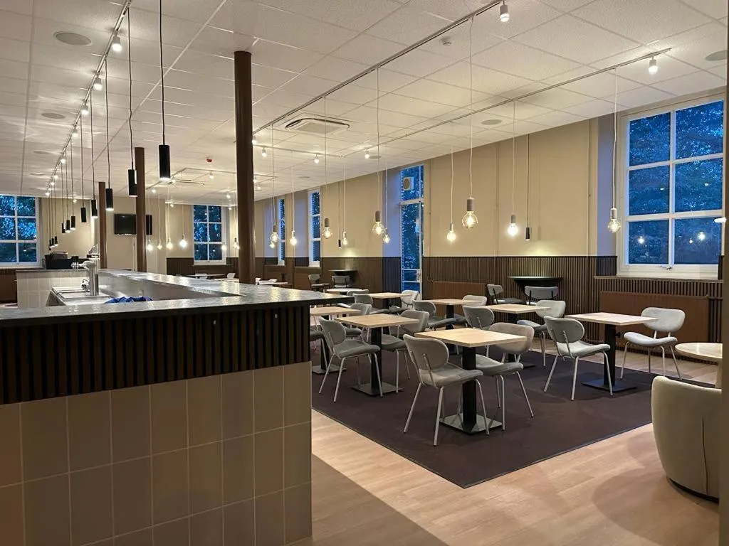 Communal lounge/ TV room in SEPHS Hotel Sittard