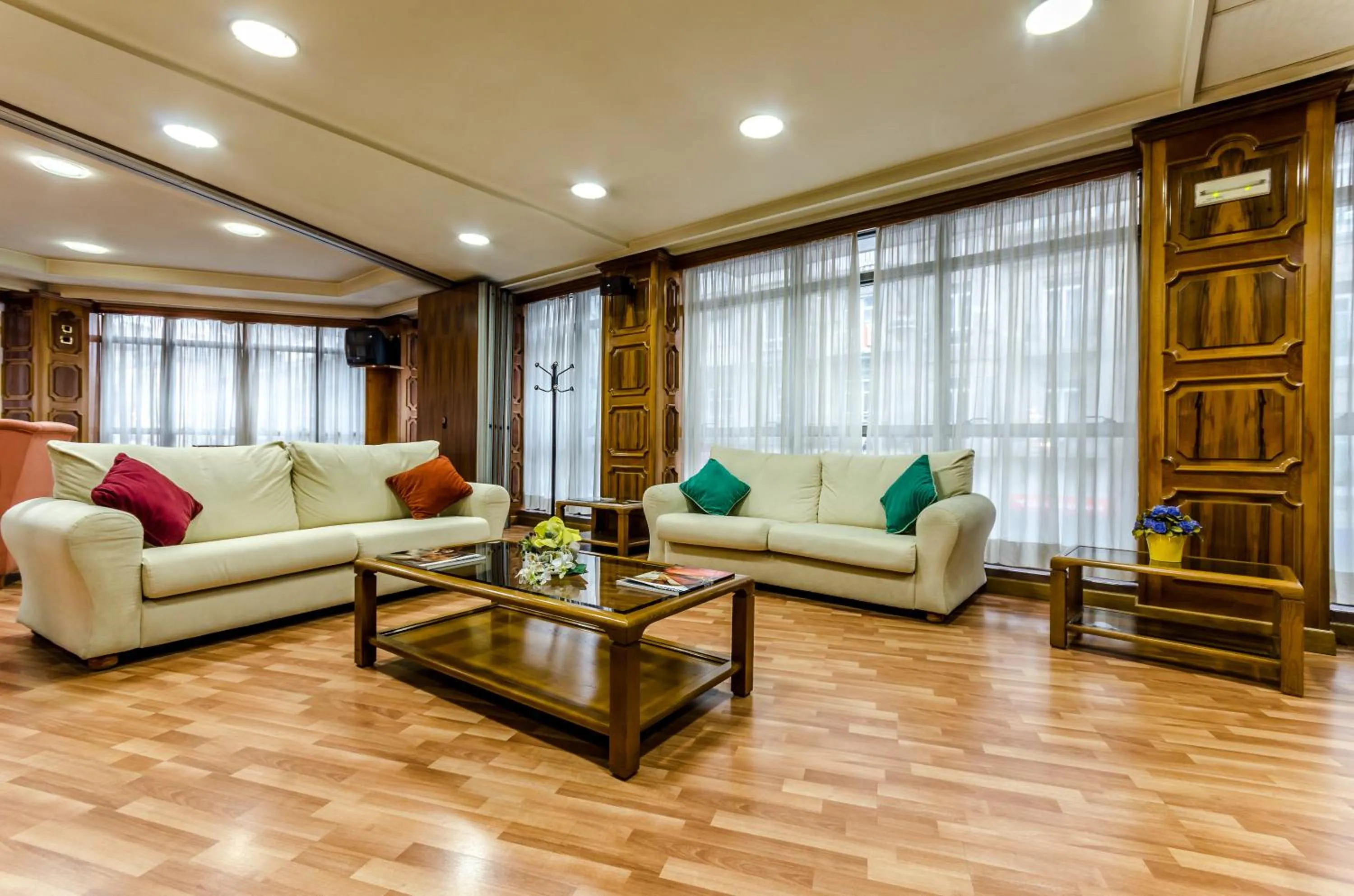 Communal lounge/ TV room in Hotel Princess