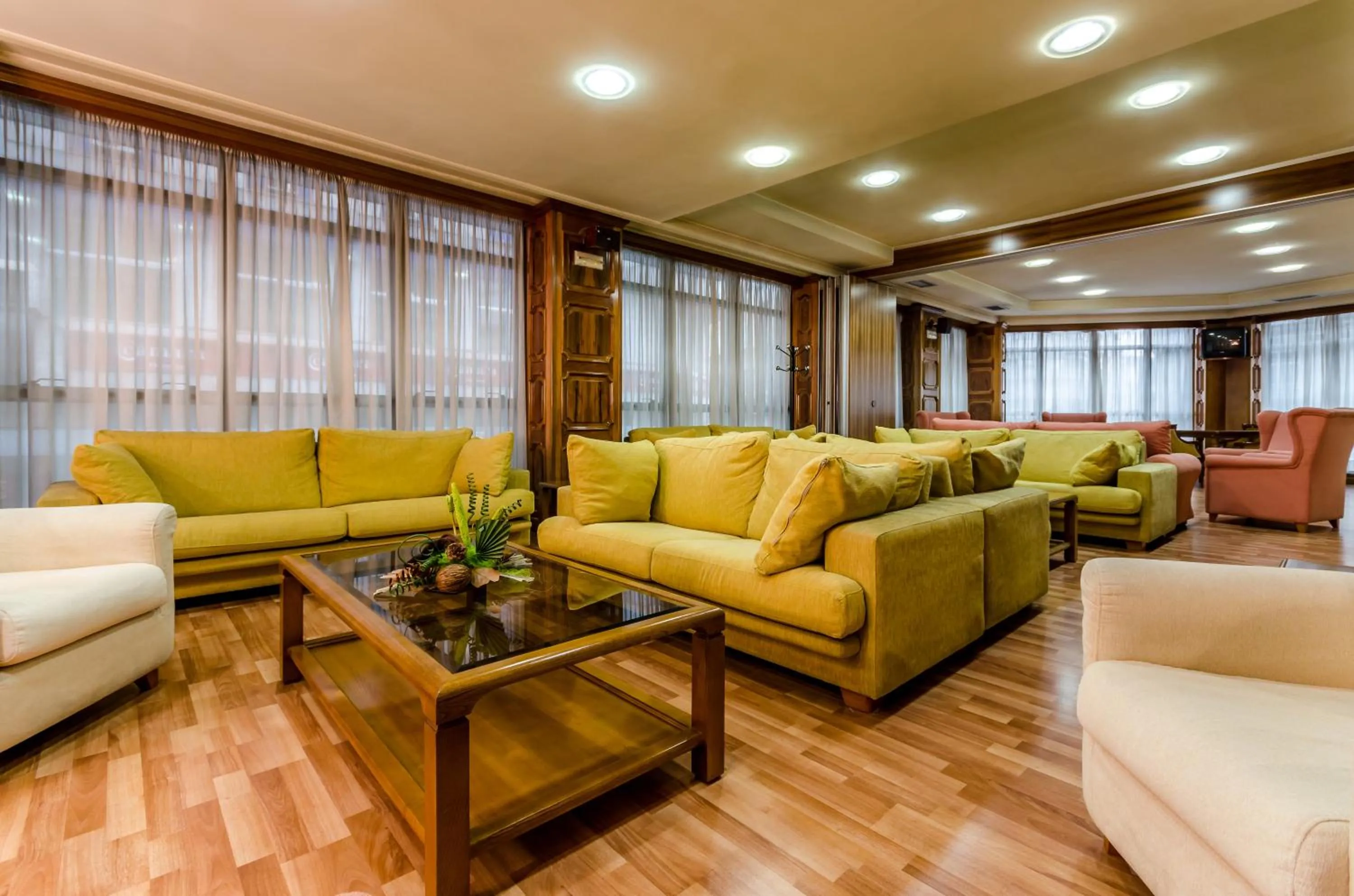 Communal lounge/ TV room in Hotel Princess