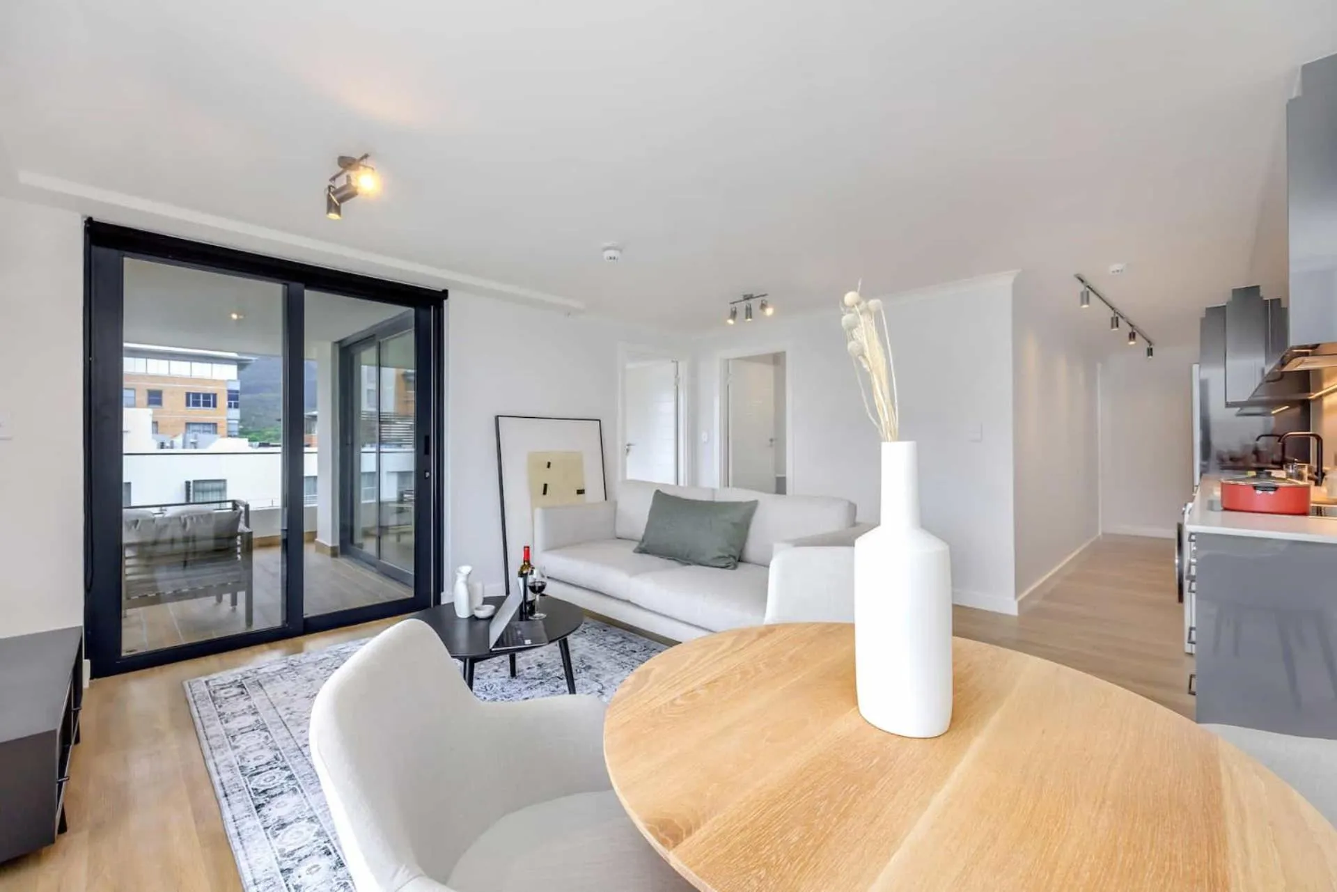 Kitchen or kitchenette in Newlands Peak Aparthotel by Totalstay