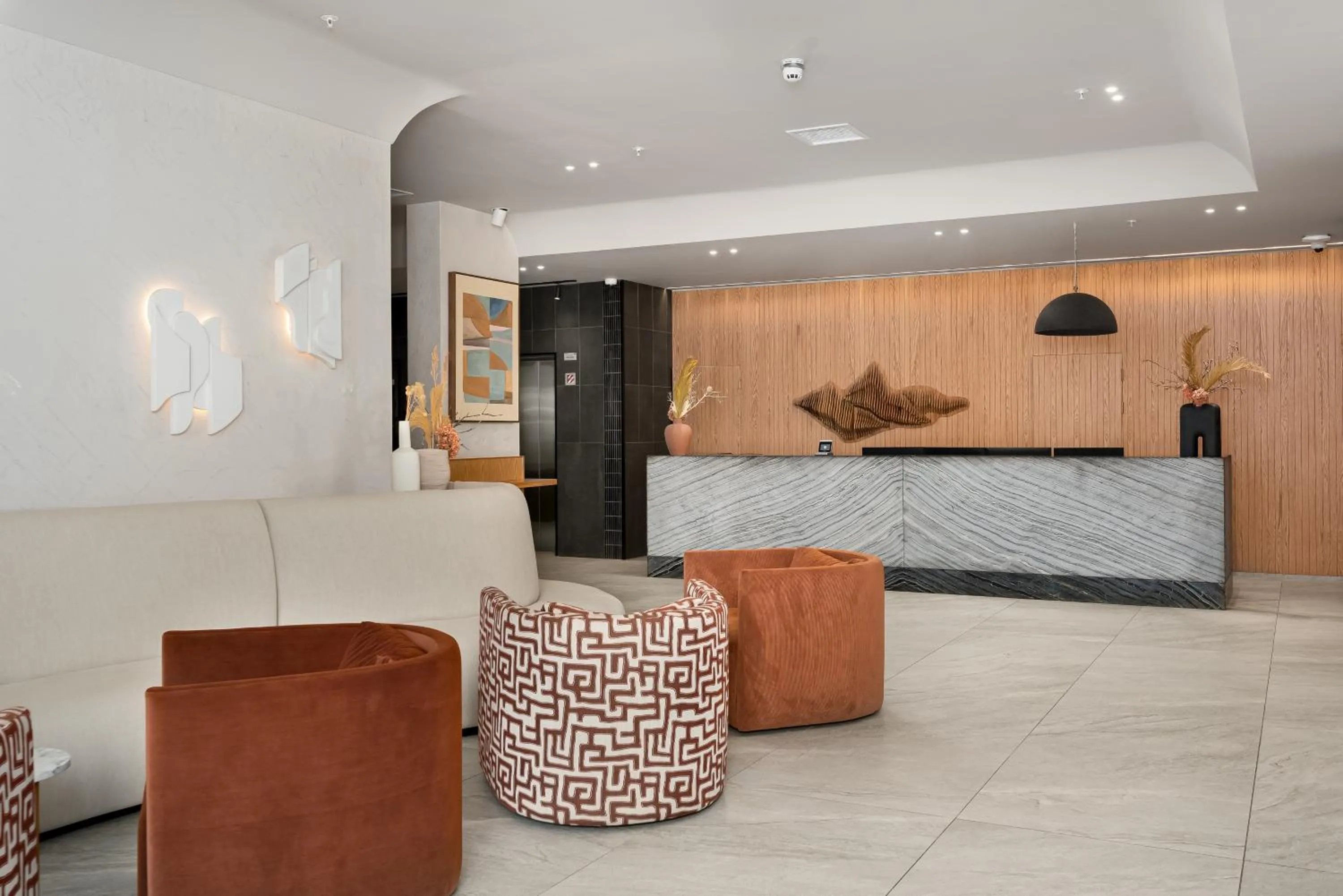 Lobby or reception in Newlands Peak Aparthotel by Totalstay