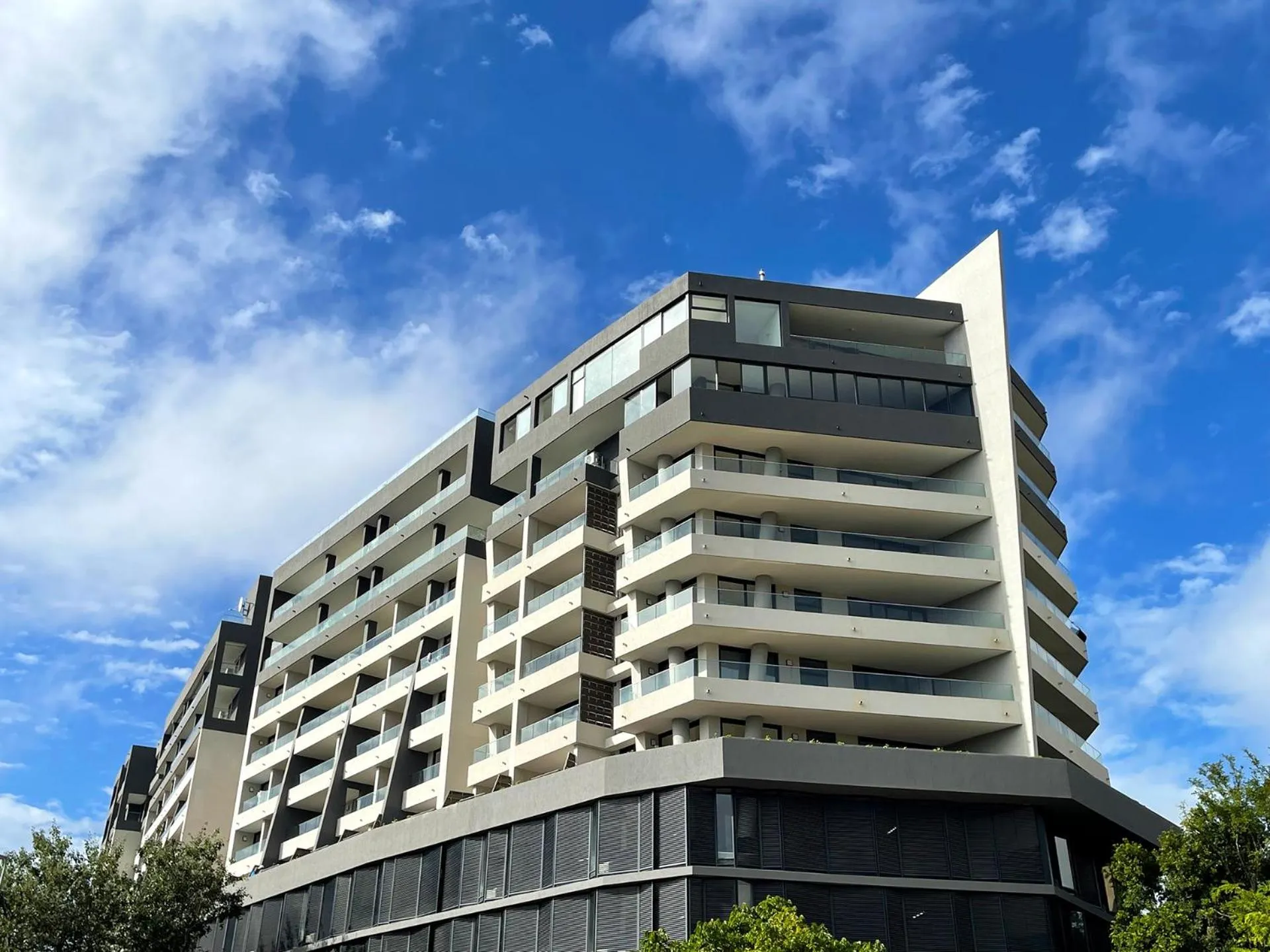 Property building in Newlands Peak Aparthotel by Totalstay