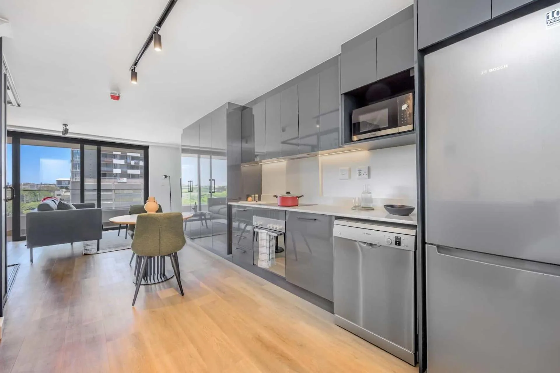 Kitchen or kitchenette in Newlands Peak Aparthotel by Totalstay