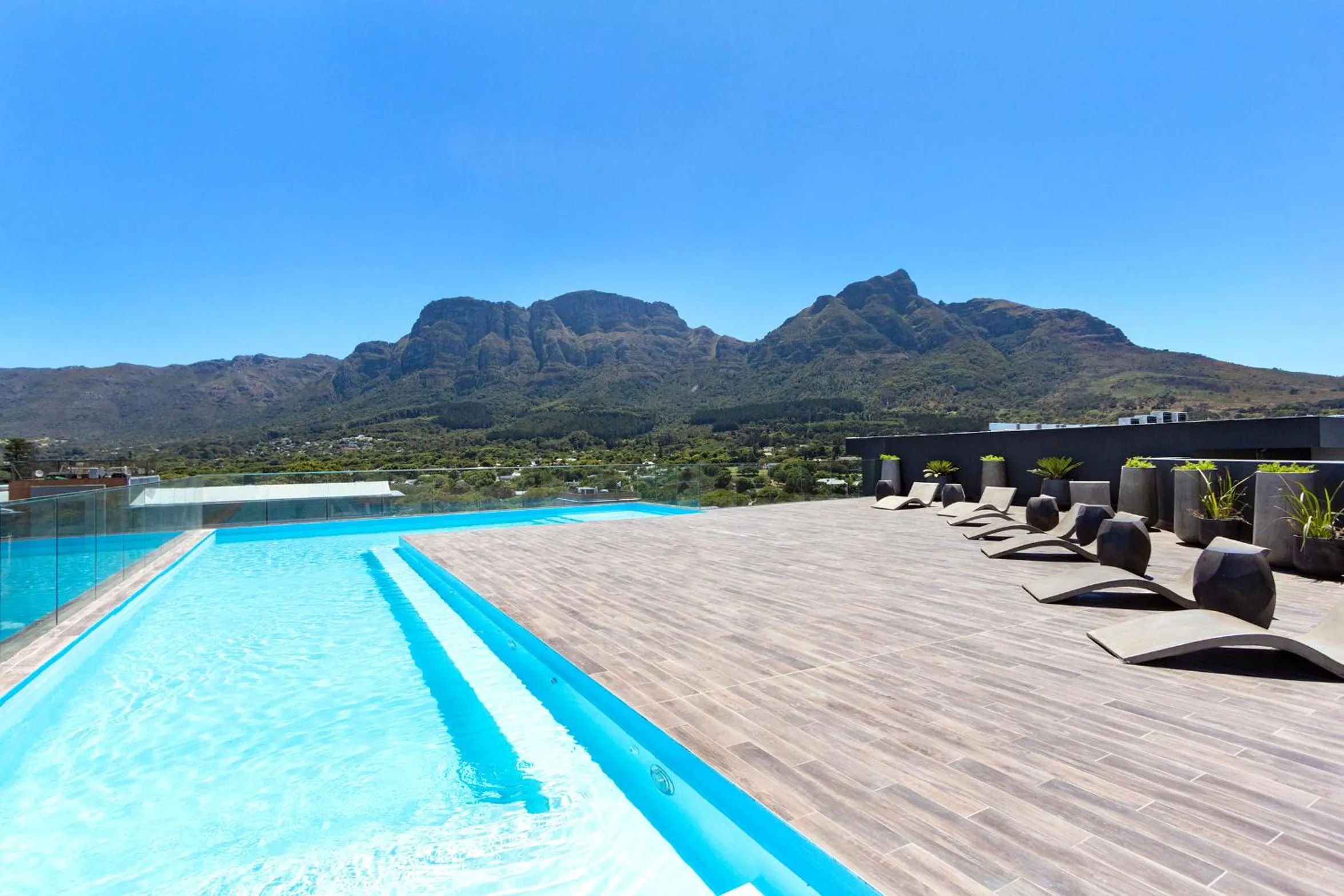 Mountain view in Newlands Peak Aparthotel by Totalstay