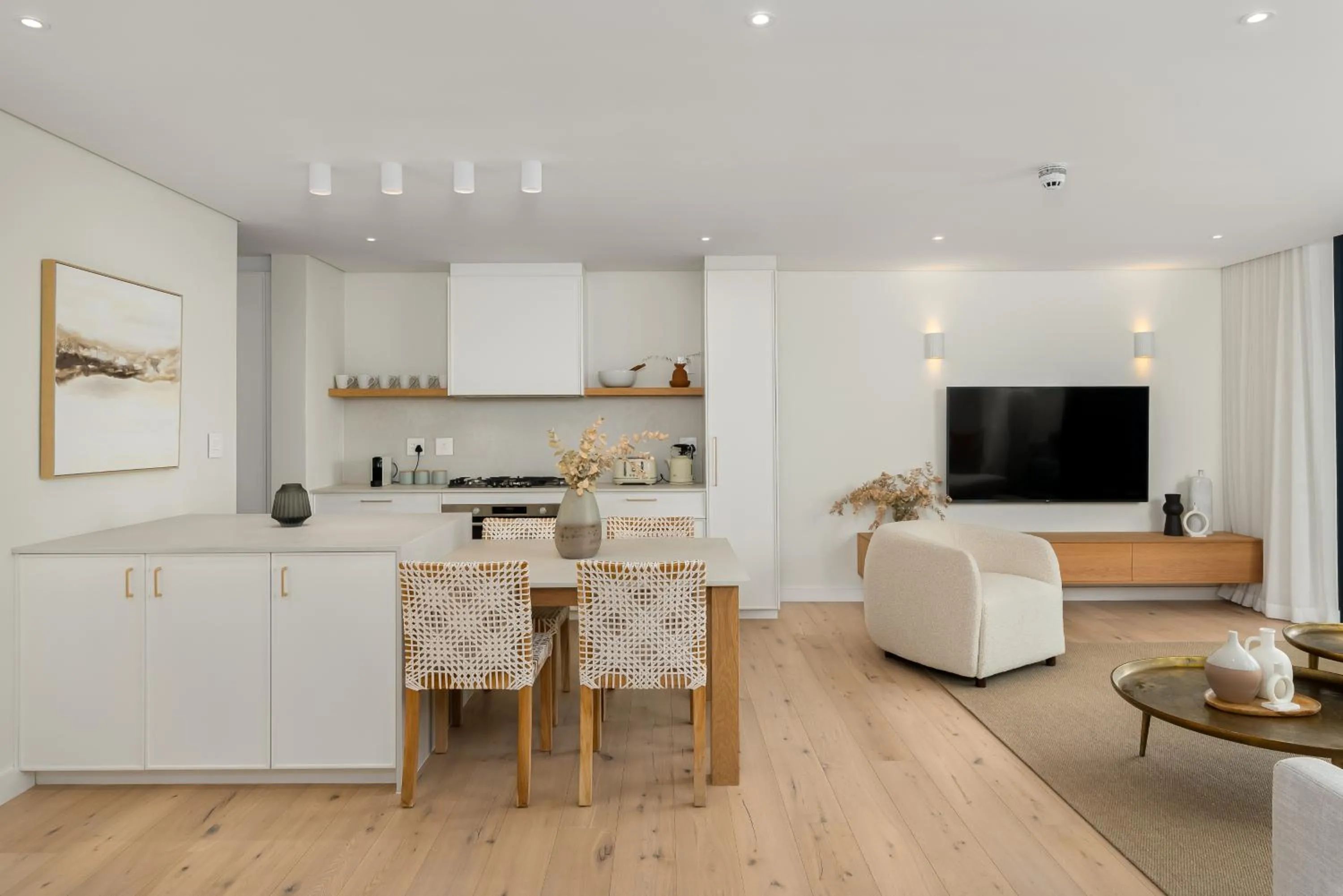 TV and multimedia in Newlands Peak Aparthotel by Totalstay