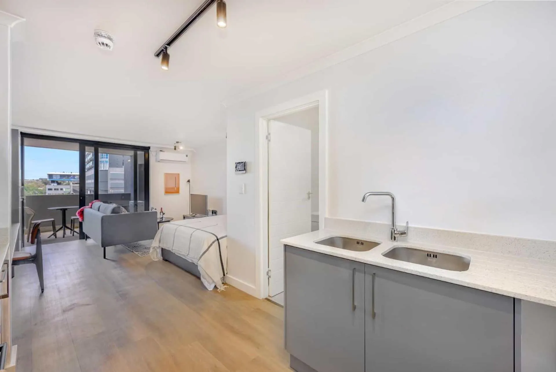 Kitchen or kitchenette in Newlands Peak Aparthotel by Totalstay