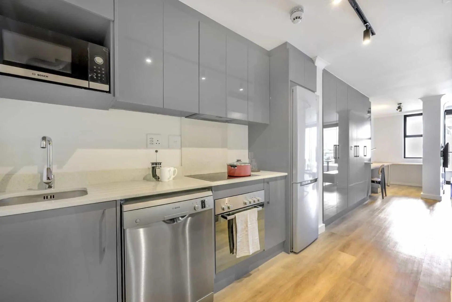 Kitchen or kitchenette in Newlands Peak Aparthotel by Totalstay