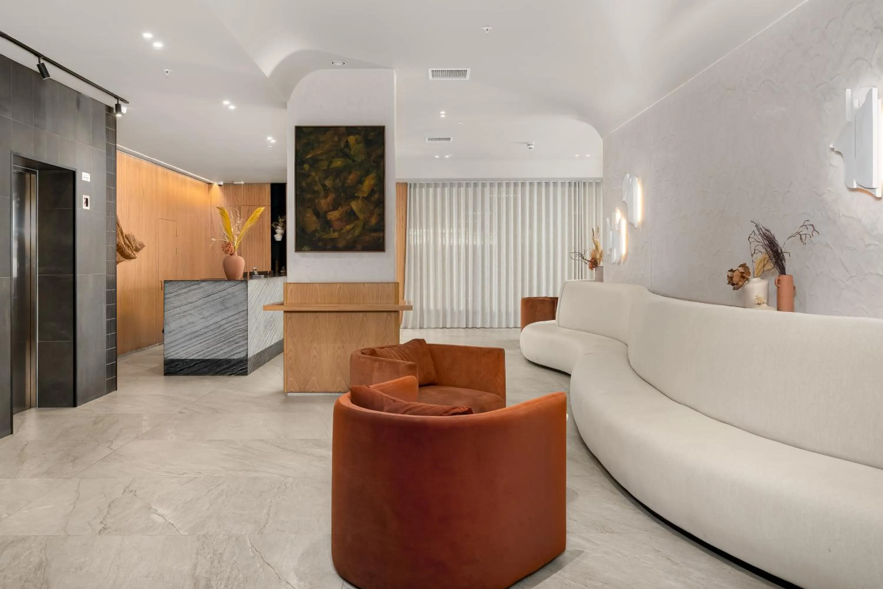 Lobby or reception in Newlands Peak Aparthotel by Totalstay