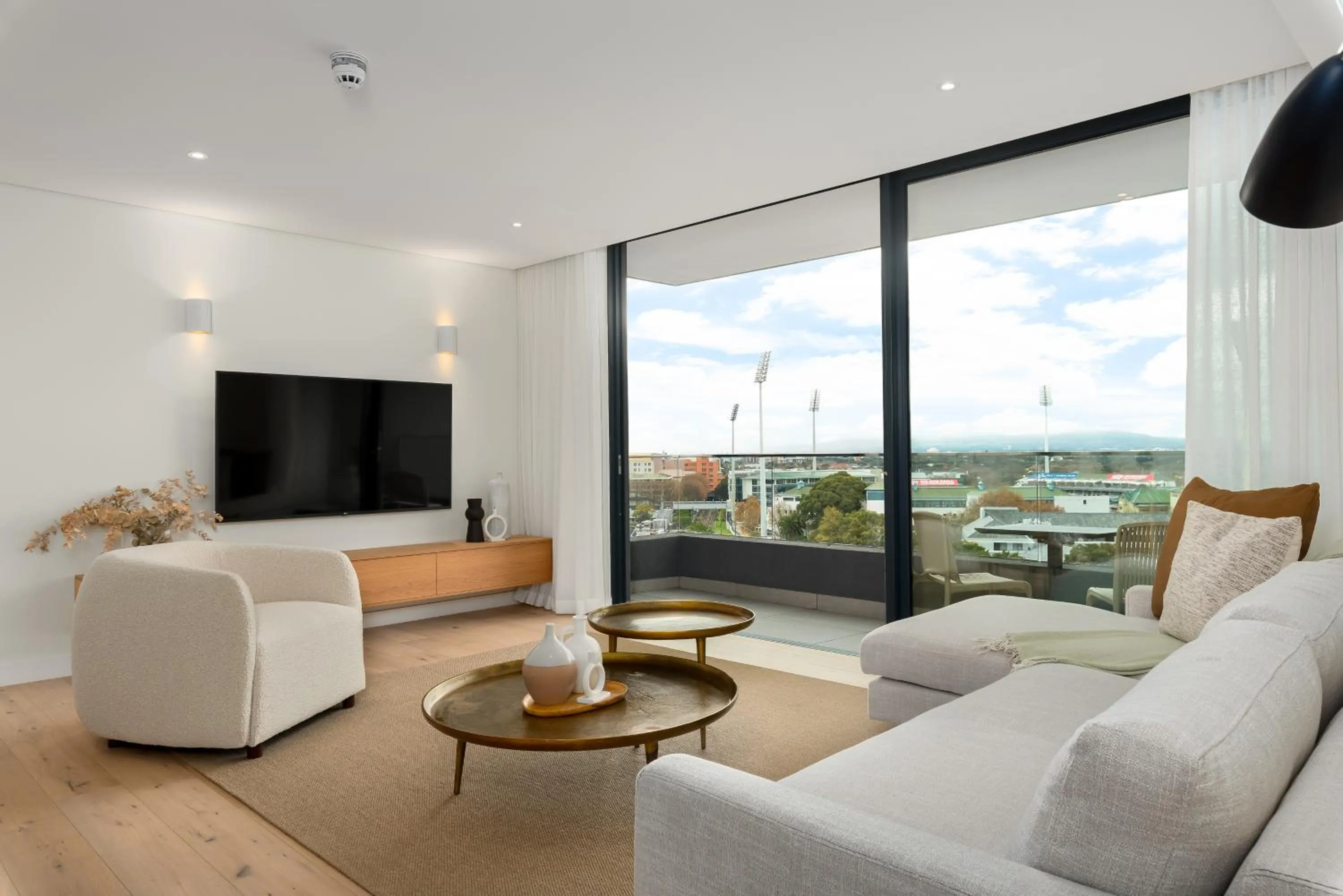 TV and multimedia in Newlands Peak Aparthotel by Totalstay