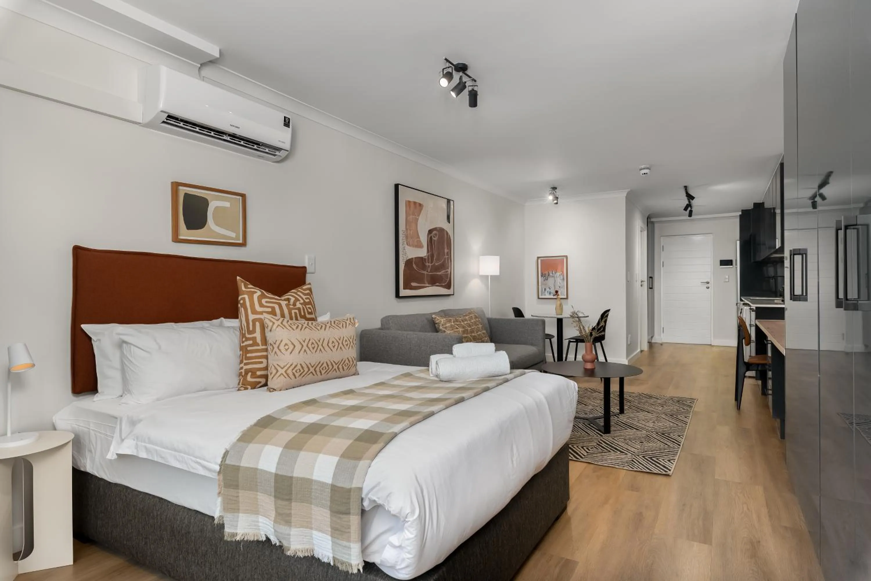 Photo of the whole room in Newlands Peak Aparthotel by Totalstay